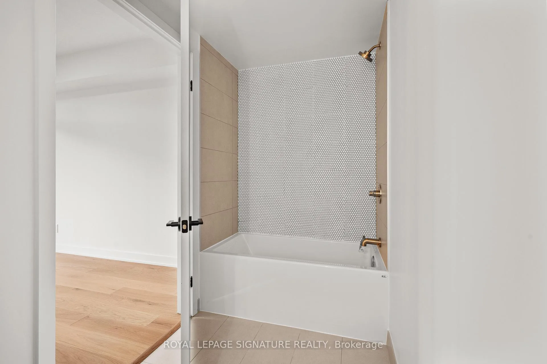 Photo 9 of Unit 402, 1285 Queen Street E, Toronto, Greenwood-Coxwell — HOMEH