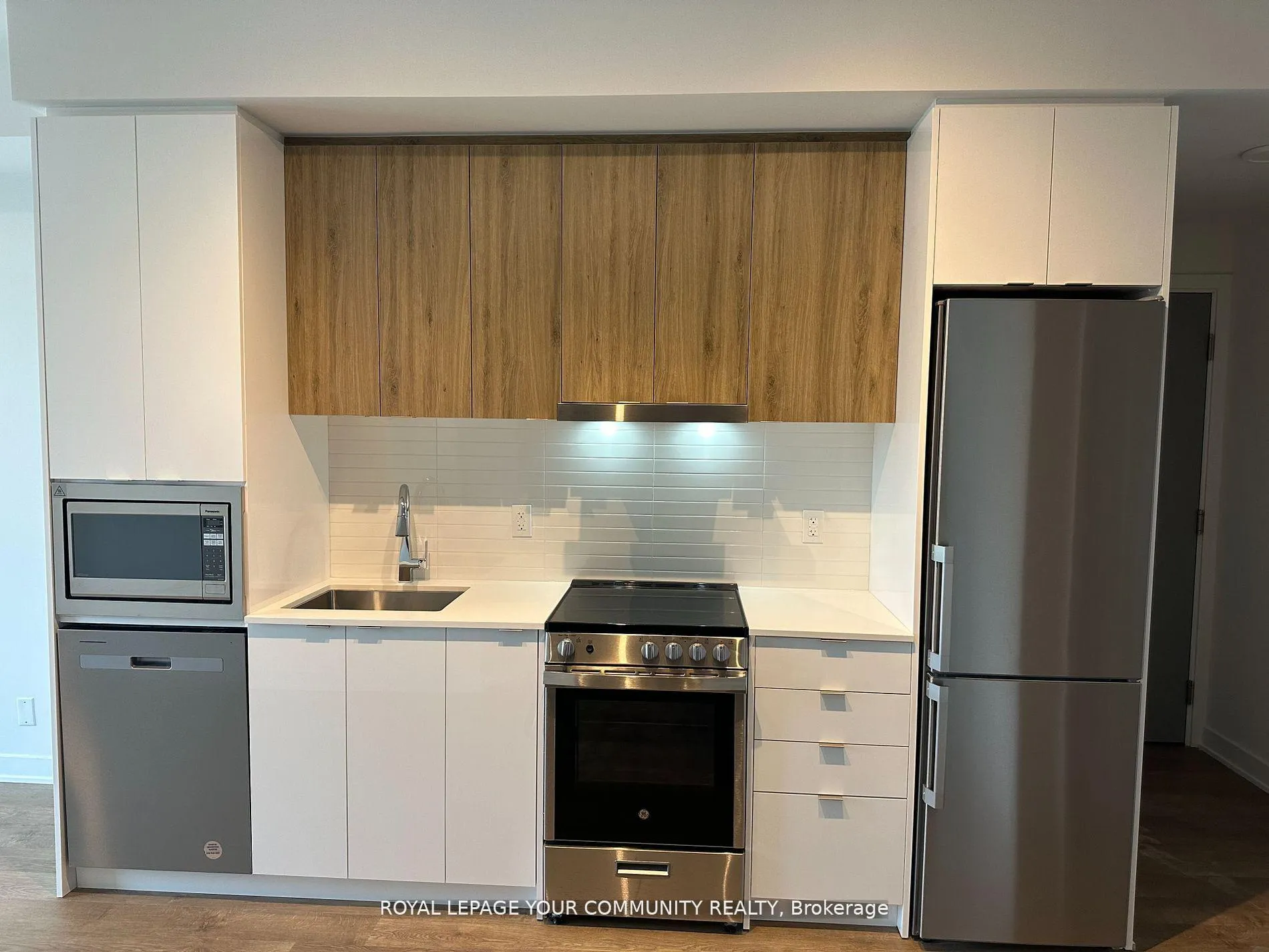Photo 6 of Unit 1103, 30 Upper Mall Way, Vaughan, Brownridge — HOMEH