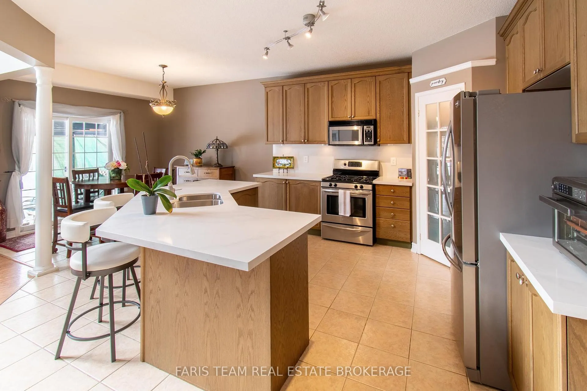 Photo 4 of 1091 Booth Avenue, Innisfil, Alcona — HOMEH