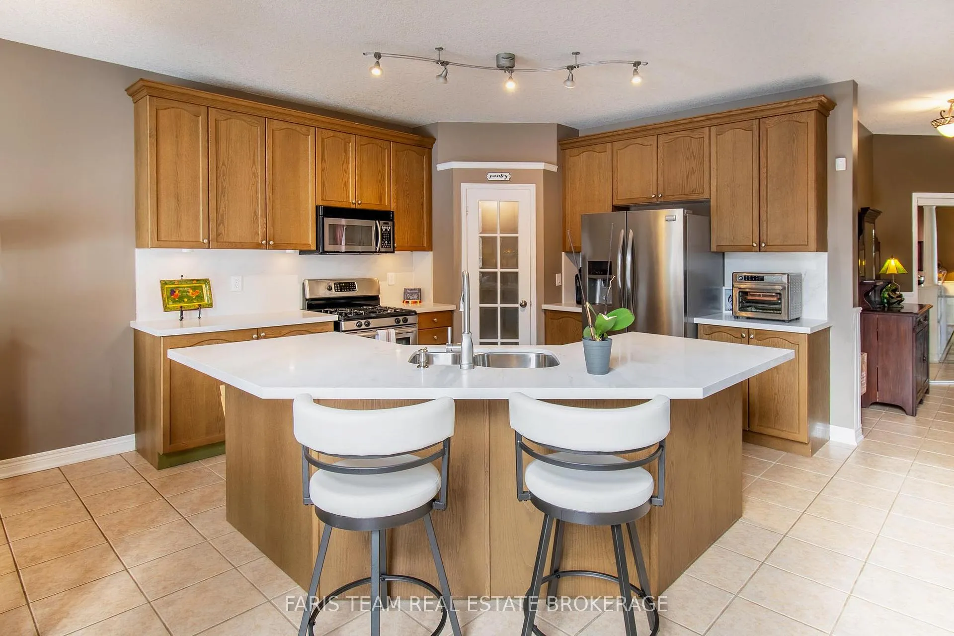 Photo 5 of 1091 Booth Avenue, Innisfil, Alcona — HOMEH