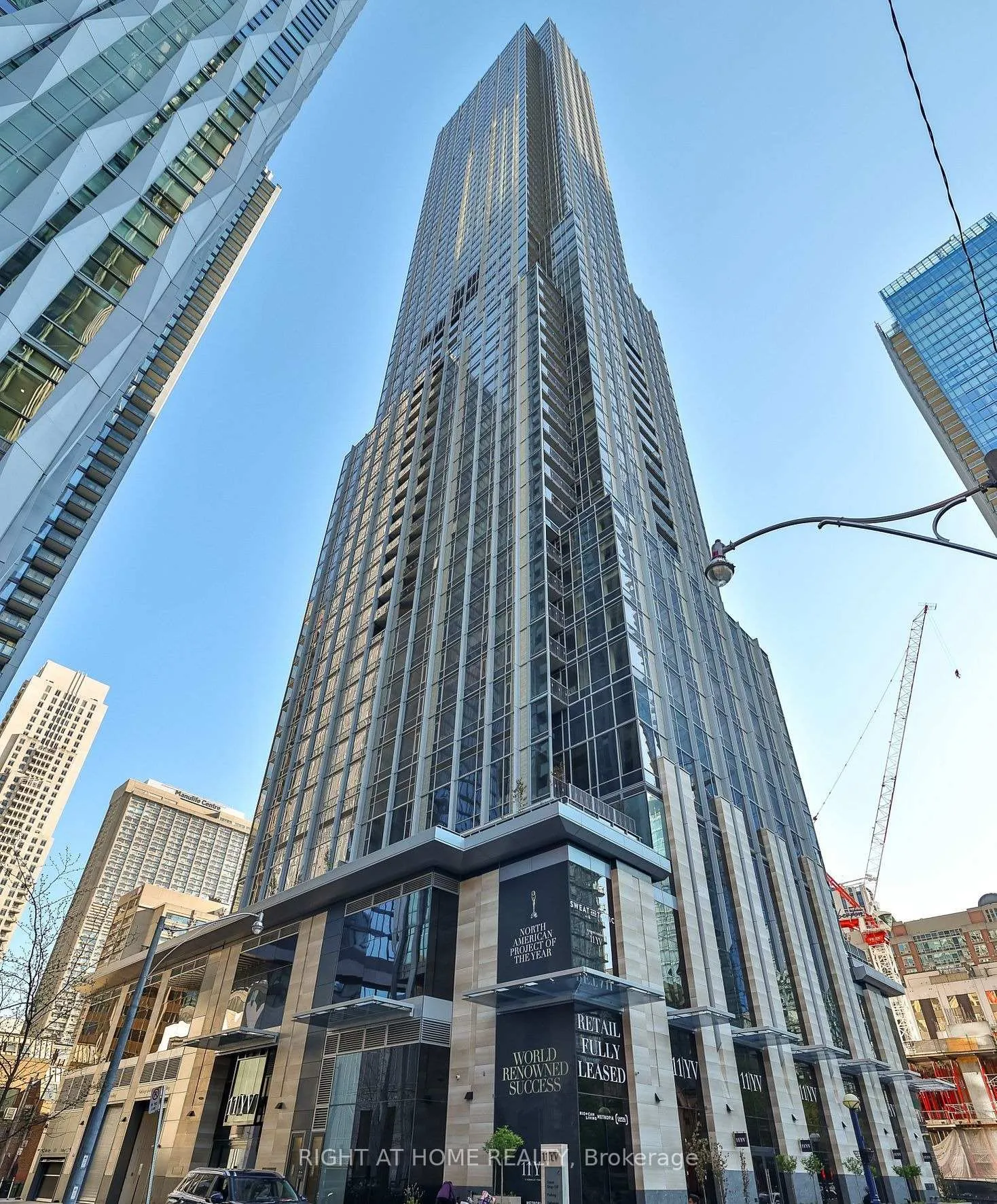 Front of Unit 5601, 11 Yorkville Avenue