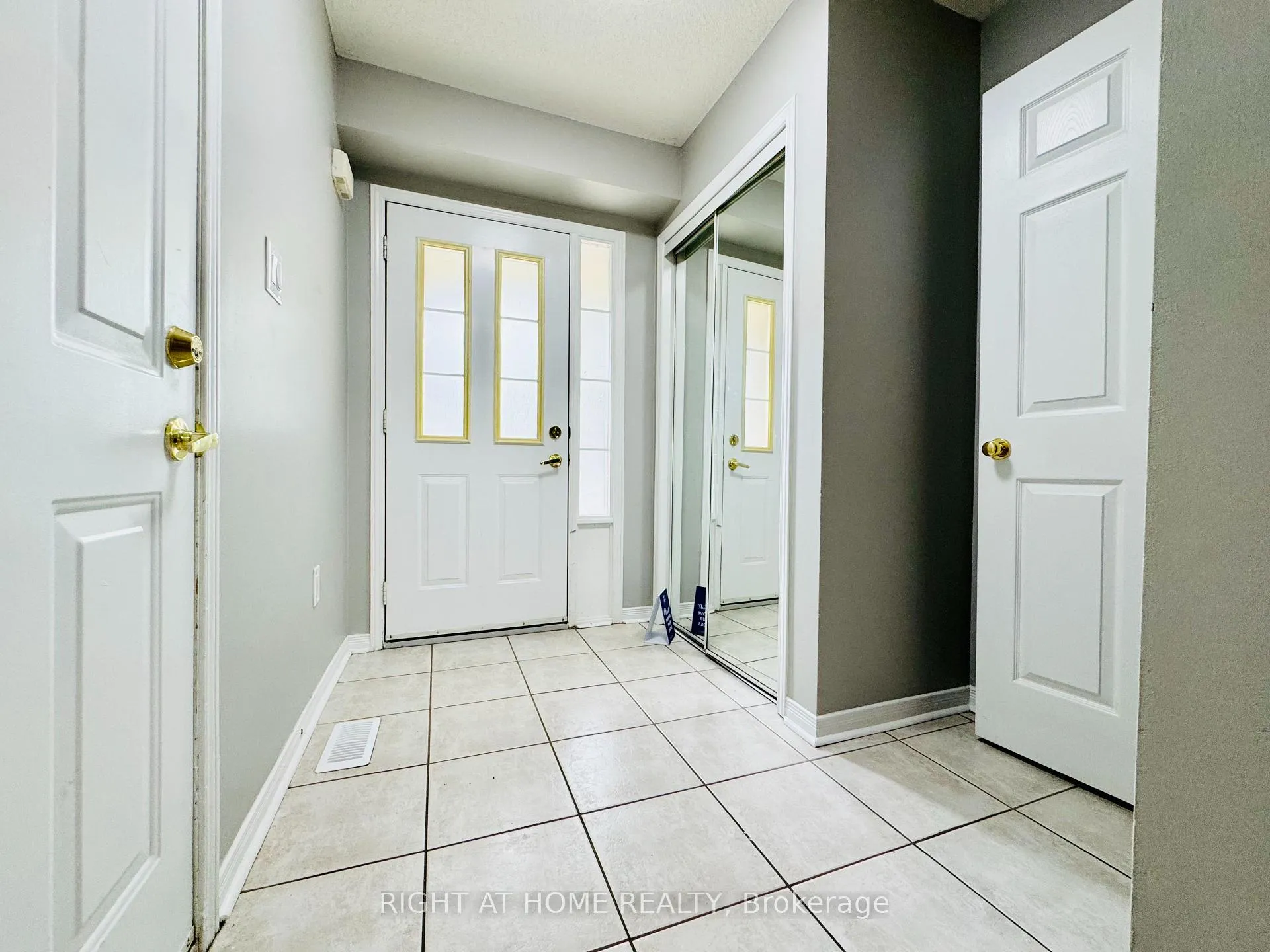 Photo 3 of Unit 10, 800 Paramount Drive, Hamilton, Stoney Creek Mountain — HOMEH