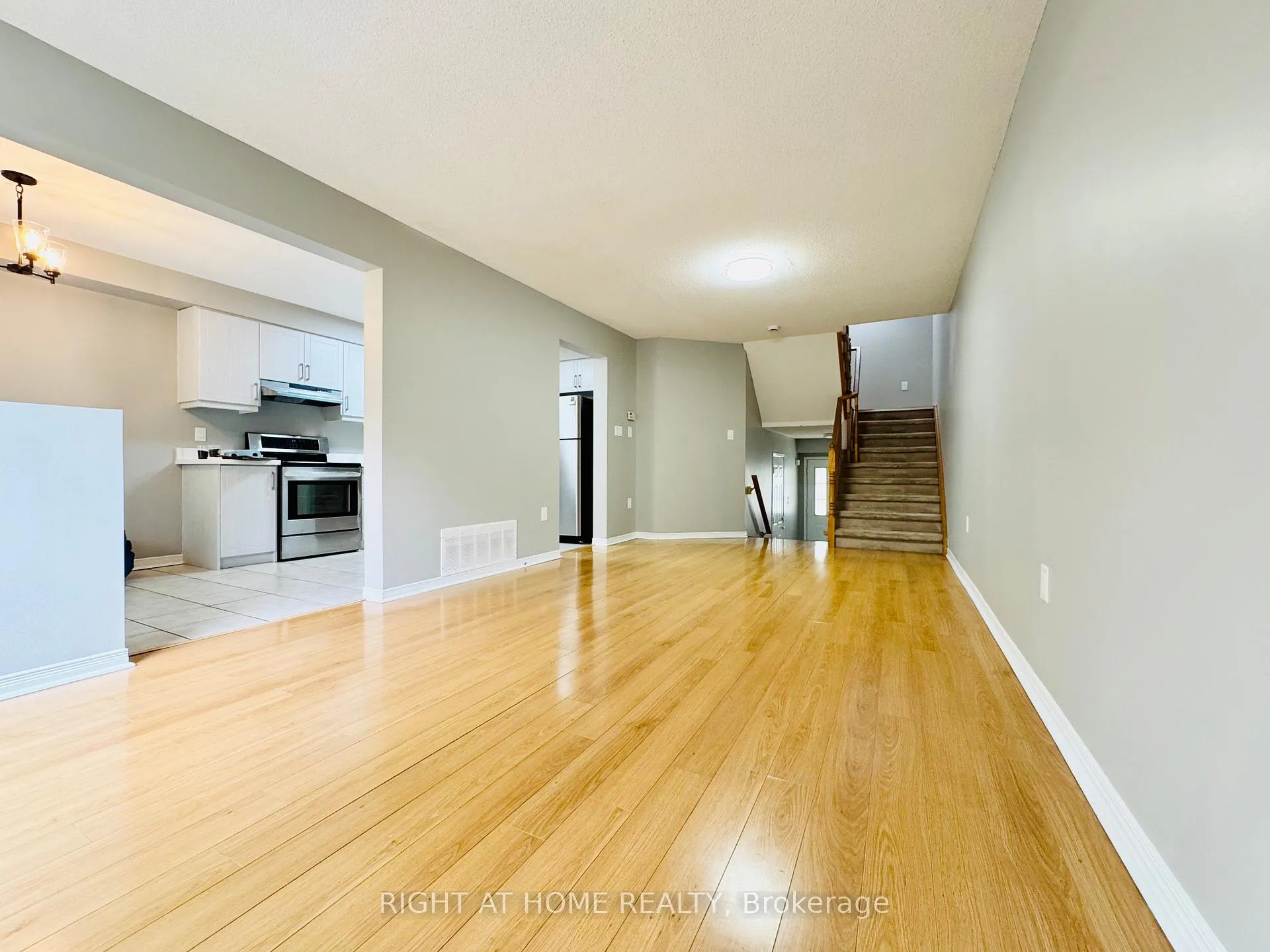 Photo 4 of Unit 10, 800 Paramount Drive, Hamilton, Stoney Creek Mountain — HOMEH