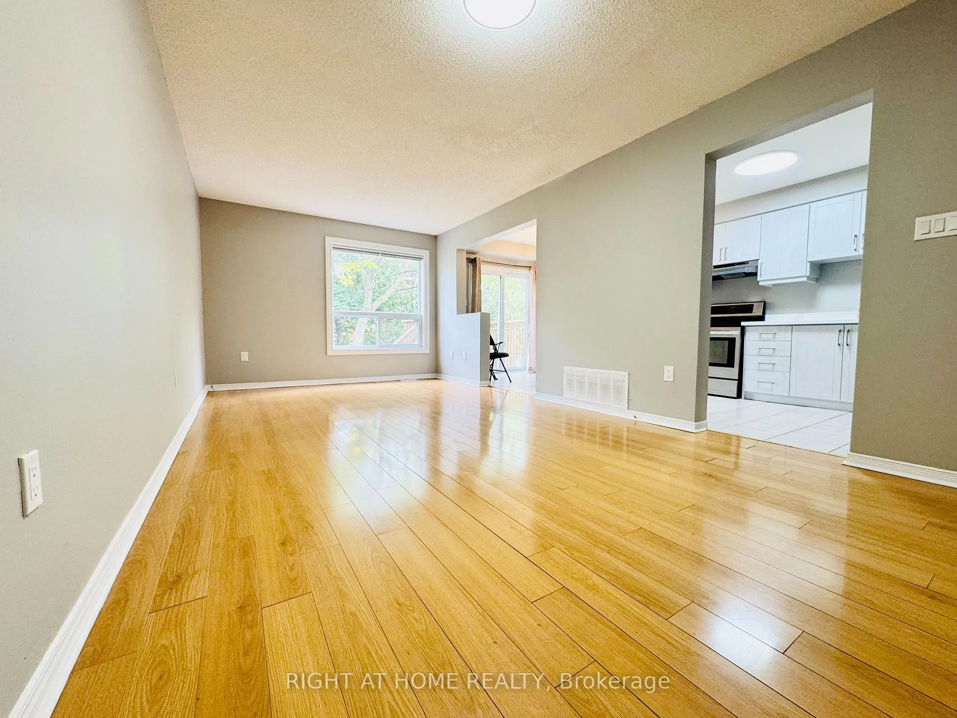 Photo 6 of Unit 10, 800 Paramount Drive, Hamilton, Stoney Creek Mountain — HOMEH