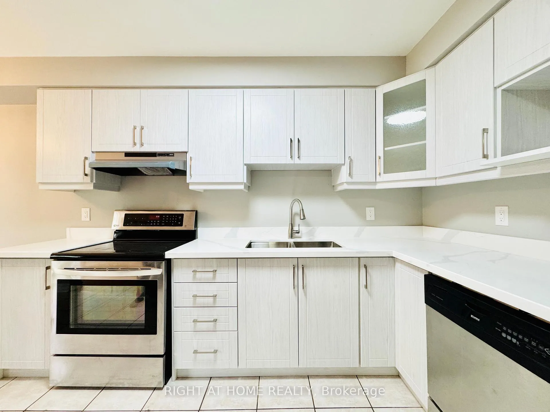 Photo 9 of Unit 10, 800 Paramount Drive, Hamilton, Stoney Creek Mountain — HOMEH
