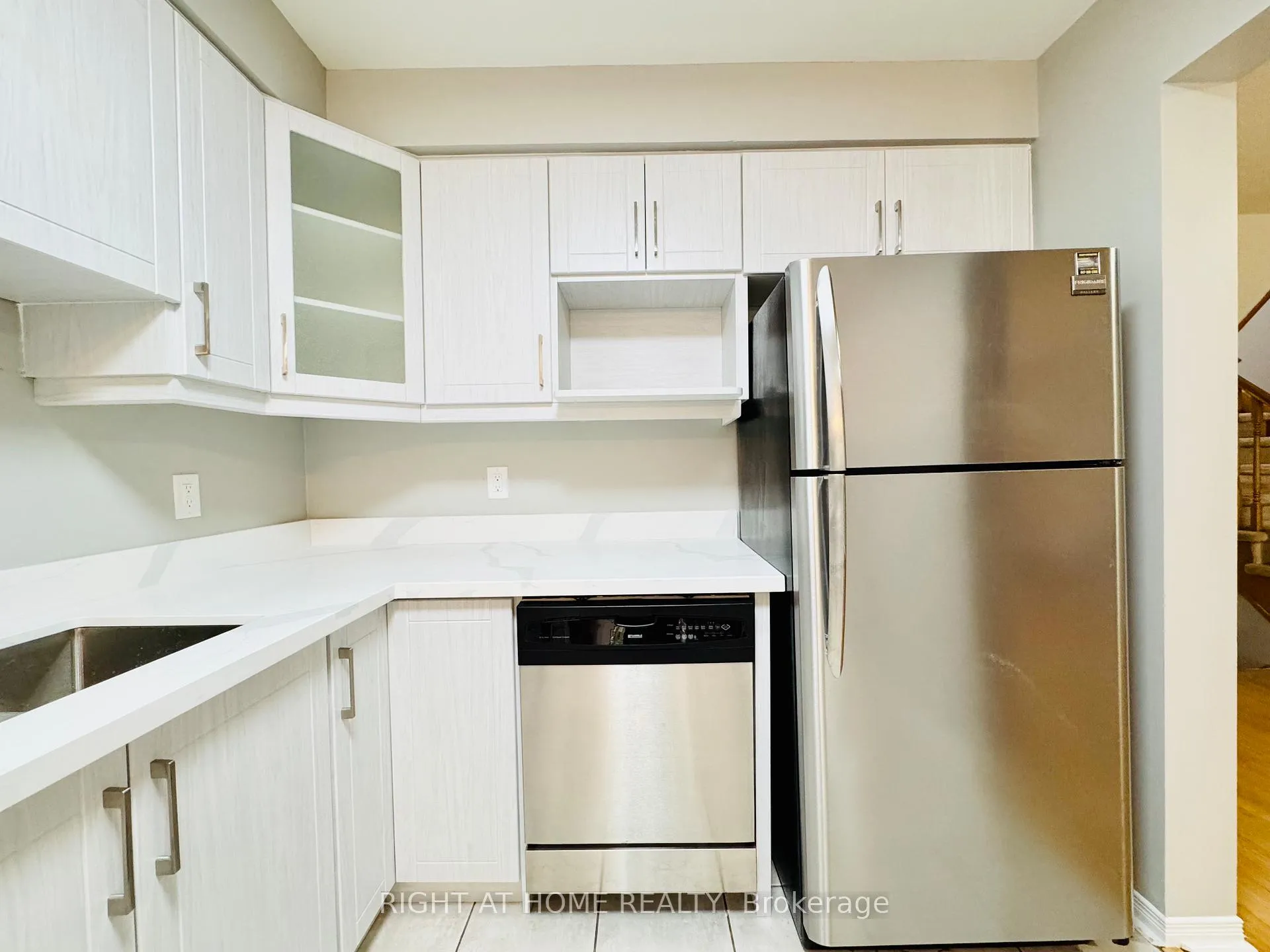 Photo 10 of Unit 10, 800 Paramount Drive, Hamilton, Stoney Creek Mountain — HOMEH
