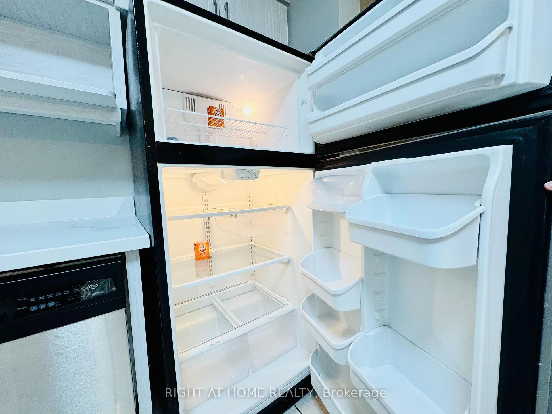 Photo 11 of Unit 10, 800 Paramount Drive, Hamilton, Stoney Creek Mountain — HOMEH
