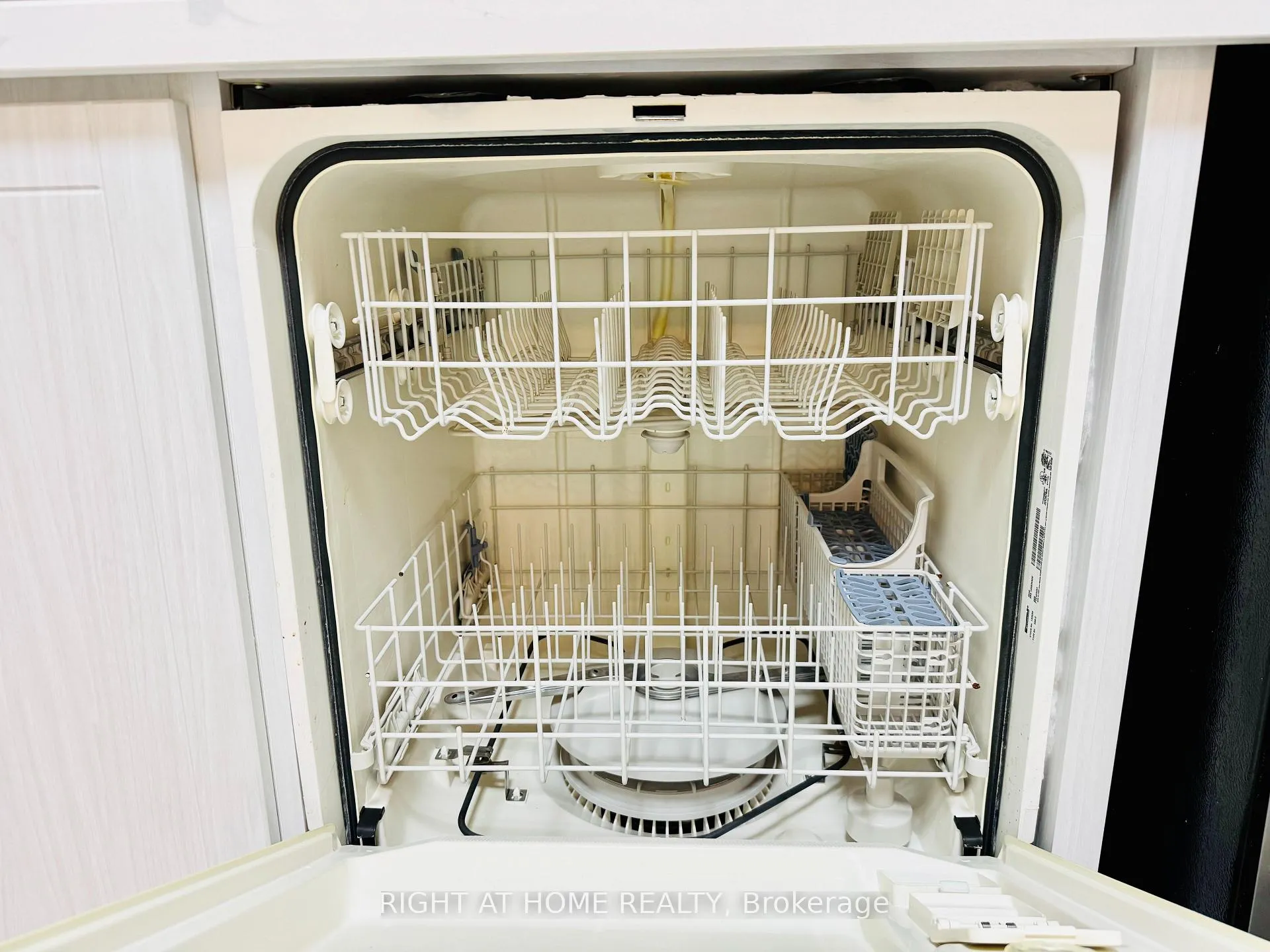 Photo 13 of Unit 10, 800 Paramount Drive, Hamilton, Stoney Creek Mountain — HOMEH