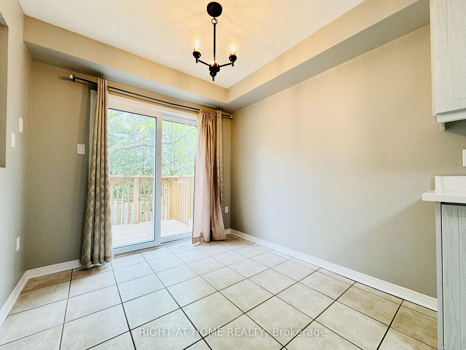 Photo 14 of Unit 10, 800 Paramount Drive, Hamilton, Stoney Creek Mountain — HOMEH