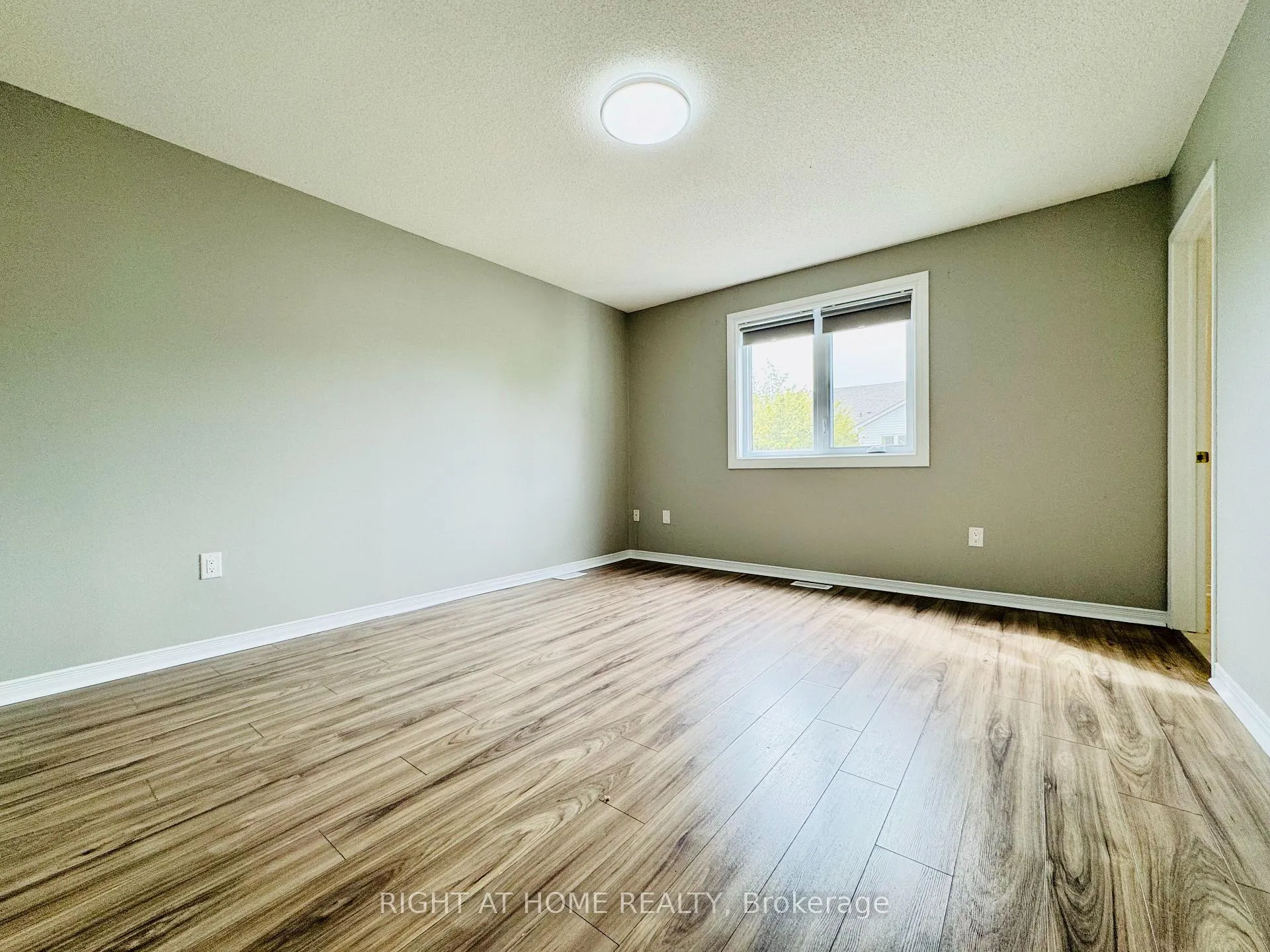 Photo 17 of Unit 10, 800 Paramount Drive, Hamilton, Stoney Creek Mountain — HOMEH