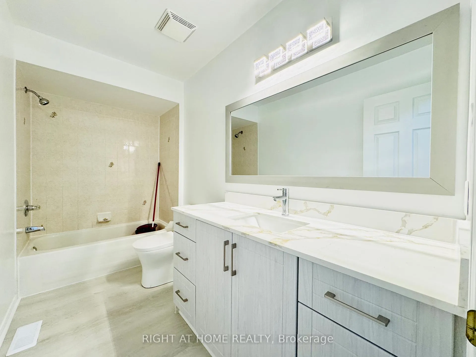Photo 23 of Unit 10, 800 Paramount Drive, Hamilton, Stoney Creek Mountain — HOMEH