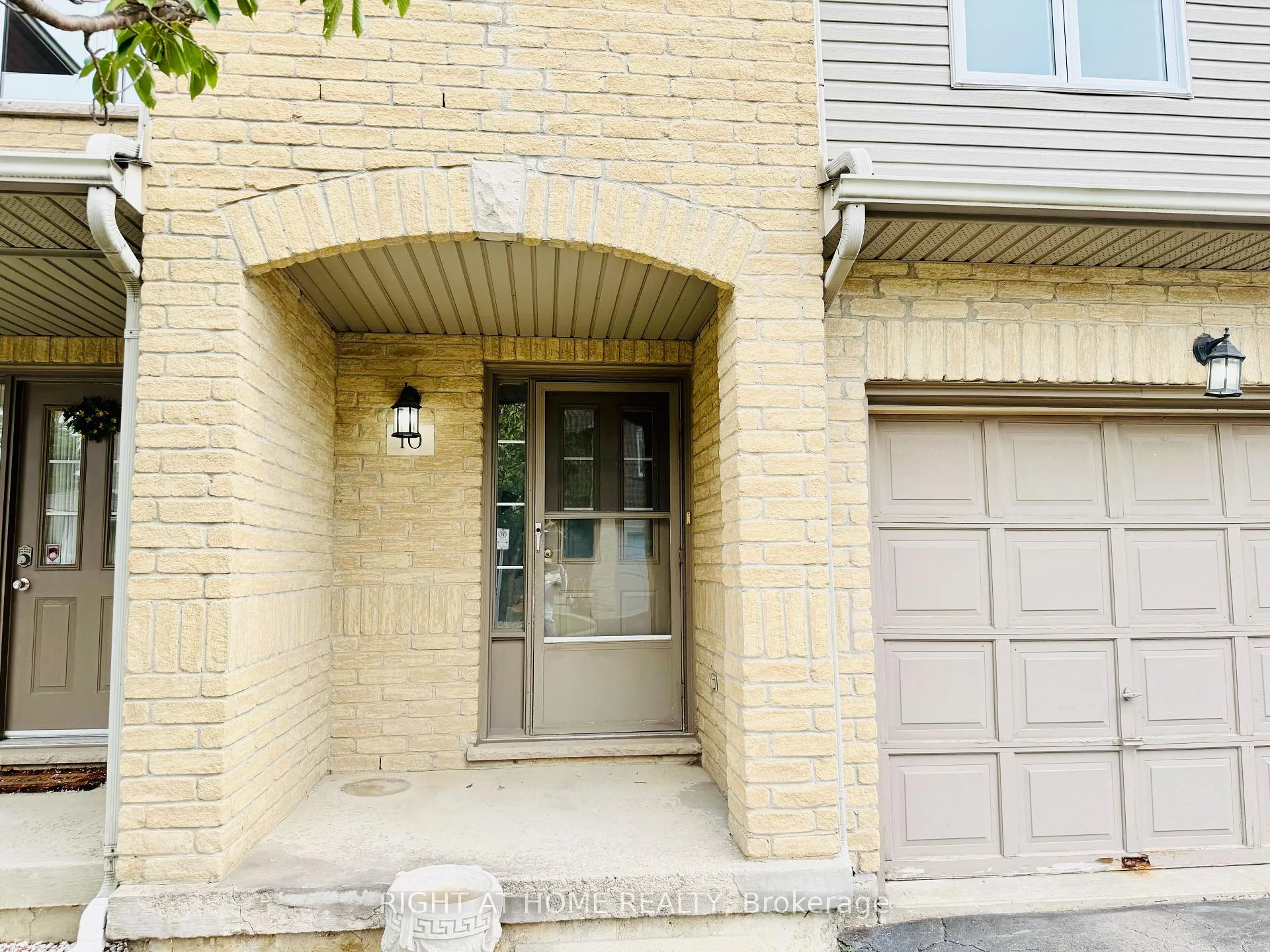 Photo 35 of Unit 10, 800 Paramount Drive, Hamilton, Stoney Creek Mountain — HOMEH