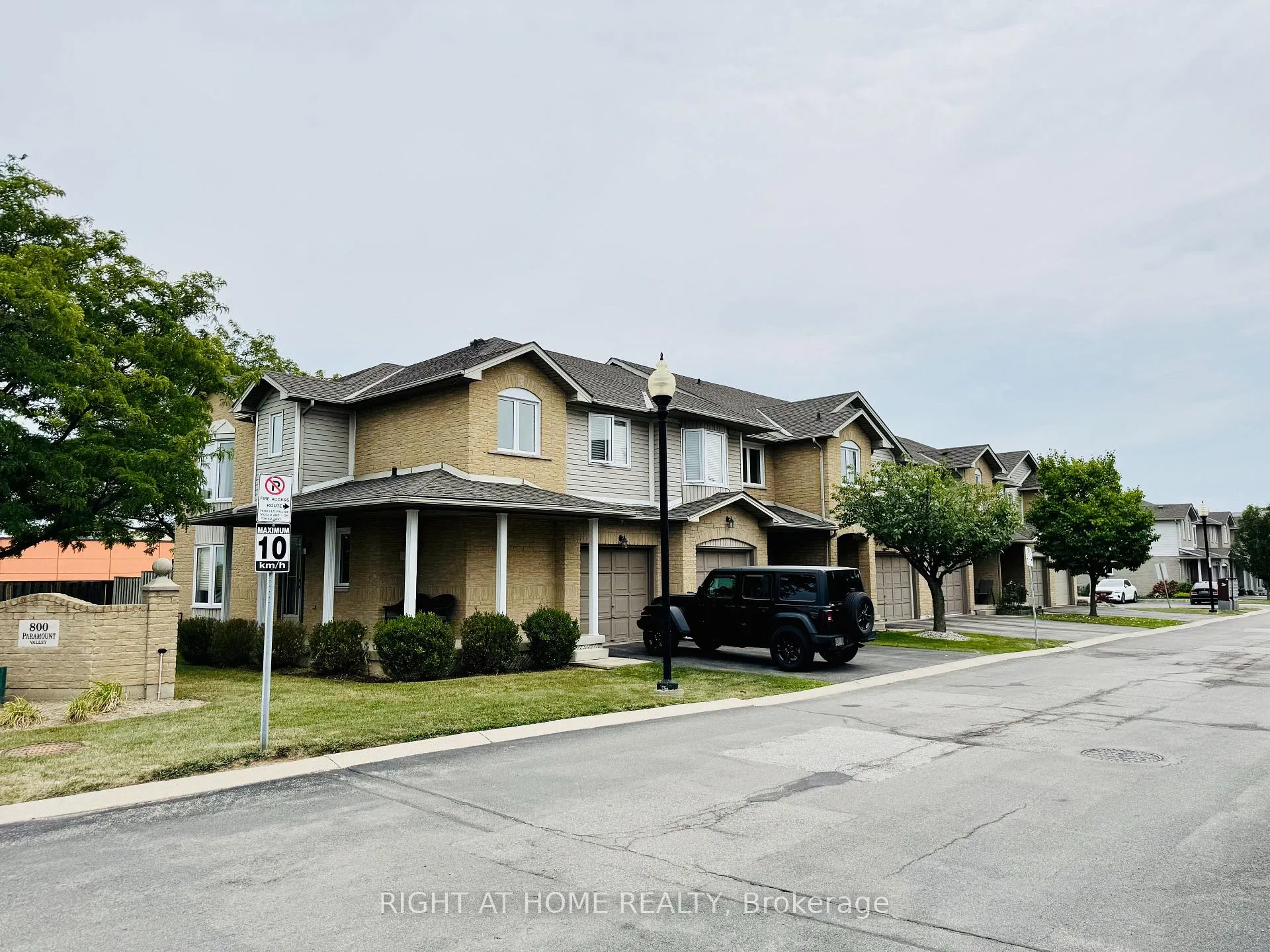 Photo 37 of Unit 10, 800 Paramount Drive, Hamilton, Stoney Creek Mountain — HOMEH