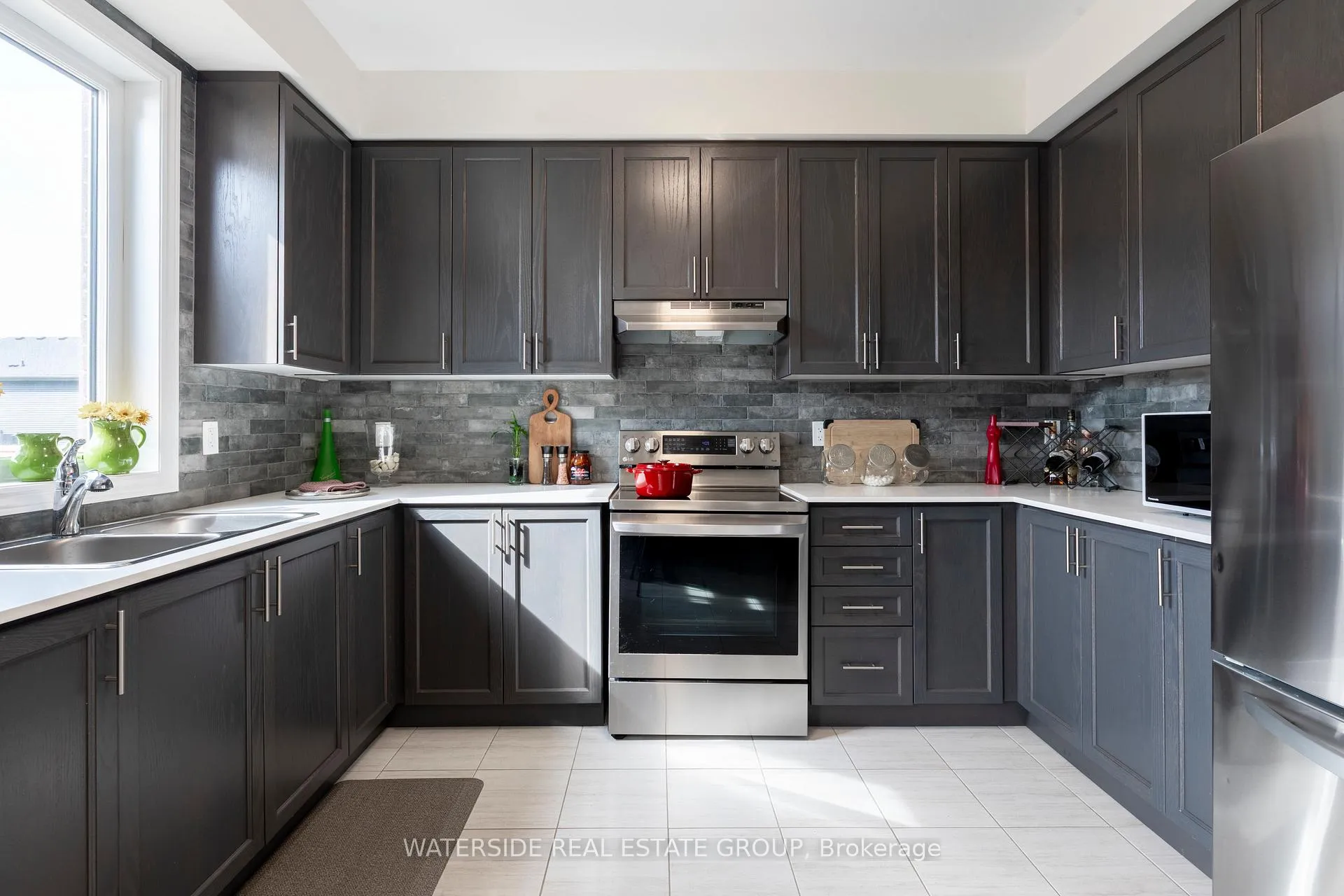 Photo 13 of 38 Oriole Crescent, Port Colborne, Main Street — HOMEH