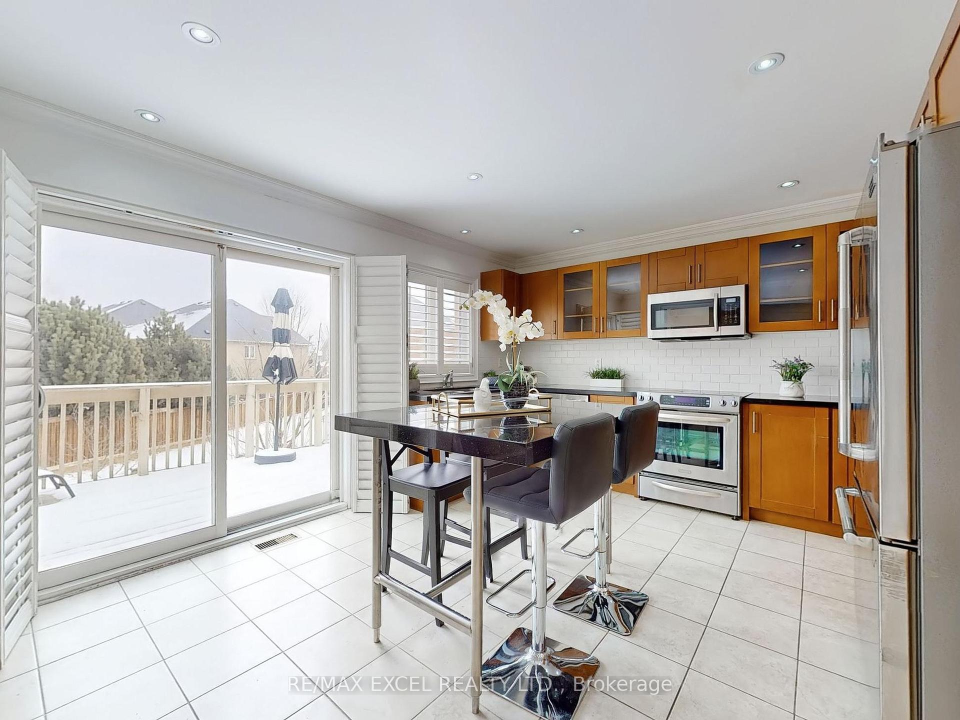 Photo 13 of 29 Watersplace Crescent, Ajax, Northeast Ajax — HOMEH