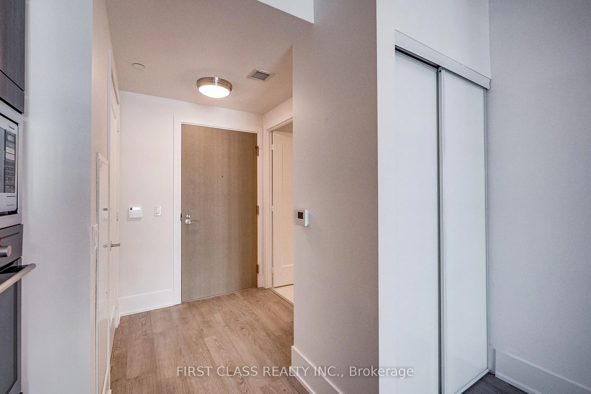 Photo 5 of Unit 720, 1 Edge Water Drive, Barrie, Innishore — HOMEH