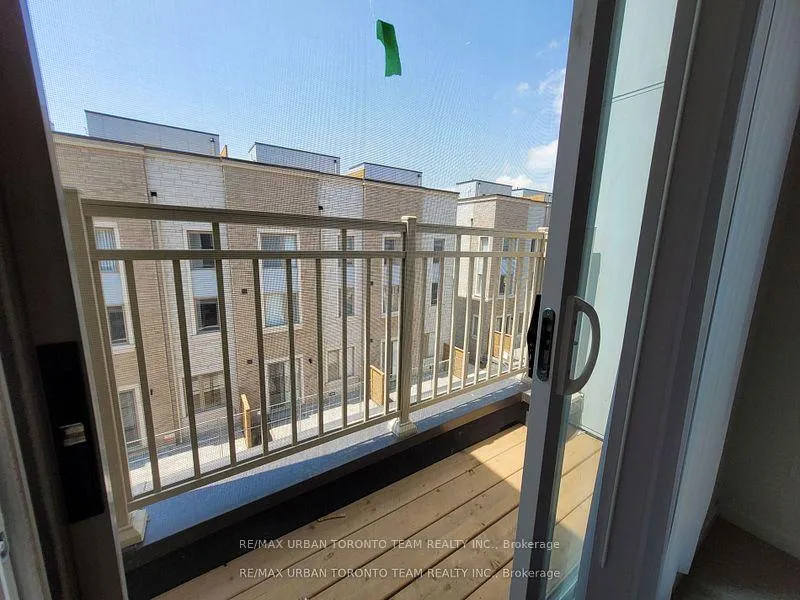 Photo 5 of Unit TH159, 151 Honeycrisp Crescent, Vaughan, Vaughan Corporate Centre — HOMEH
