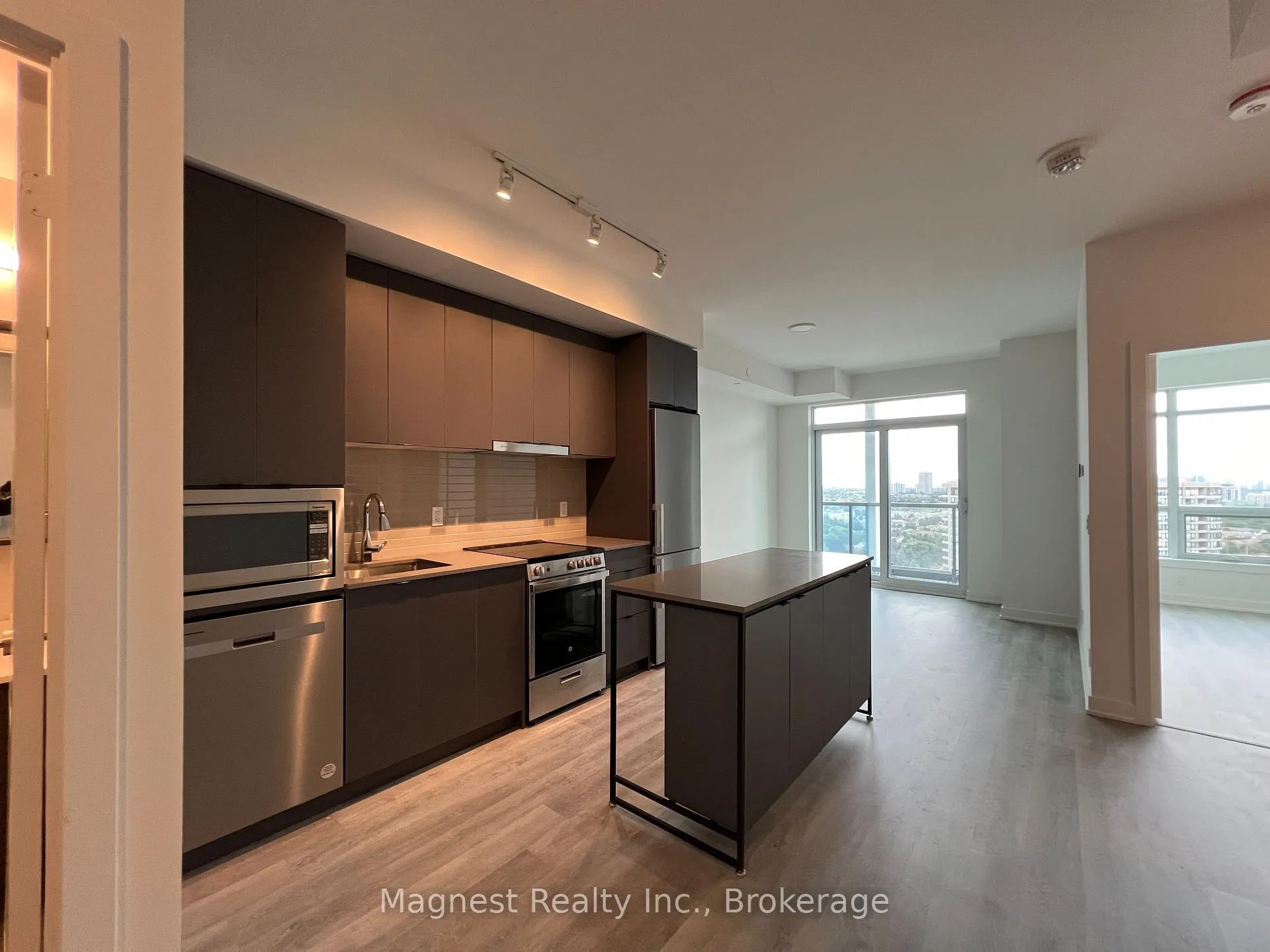 Photo 4 of Unit B1401, 50 Upper Mall Way, Vaughan, Brownridge — HOMEH
