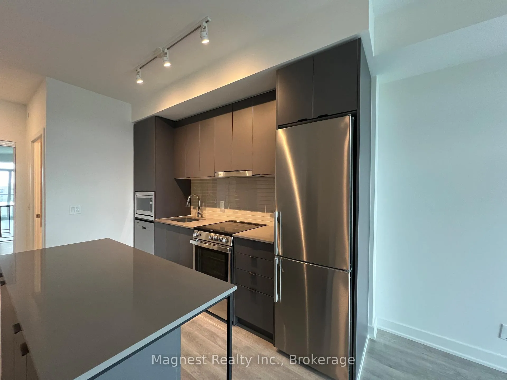 Photo 5 of Unit B1401, 50 Upper Mall Way, Vaughan, Brownridge — HOMEH