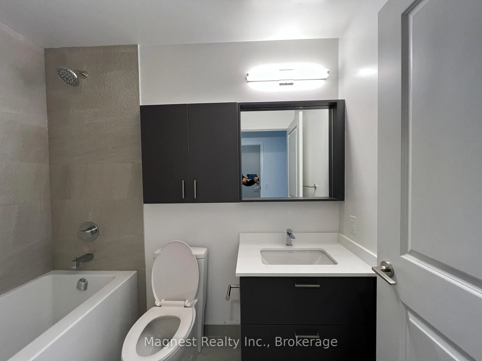 Photo 6 of Unit B1401, 50 Upper Mall Way, Vaughan, Brownridge — HOMEH