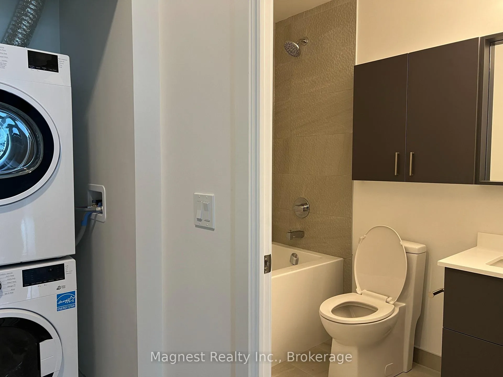 Photo 8 of Unit B1401, 50 Upper Mall Way, Vaughan, Brownridge — HOMEH