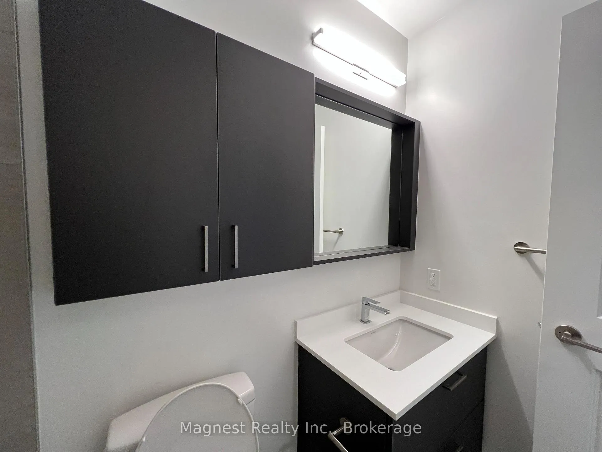 Photo 9 of Unit B1401, 50 Upper Mall Way, Vaughan, Brownridge — HOMEH