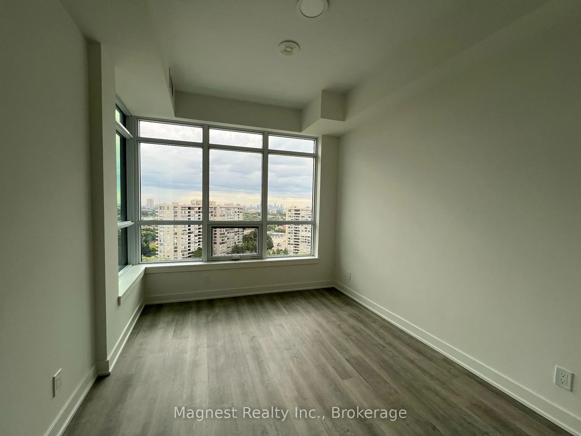 Photo 10 of Unit B1401, 50 Upper Mall Way, Vaughan, Brownridge — HOMEH
