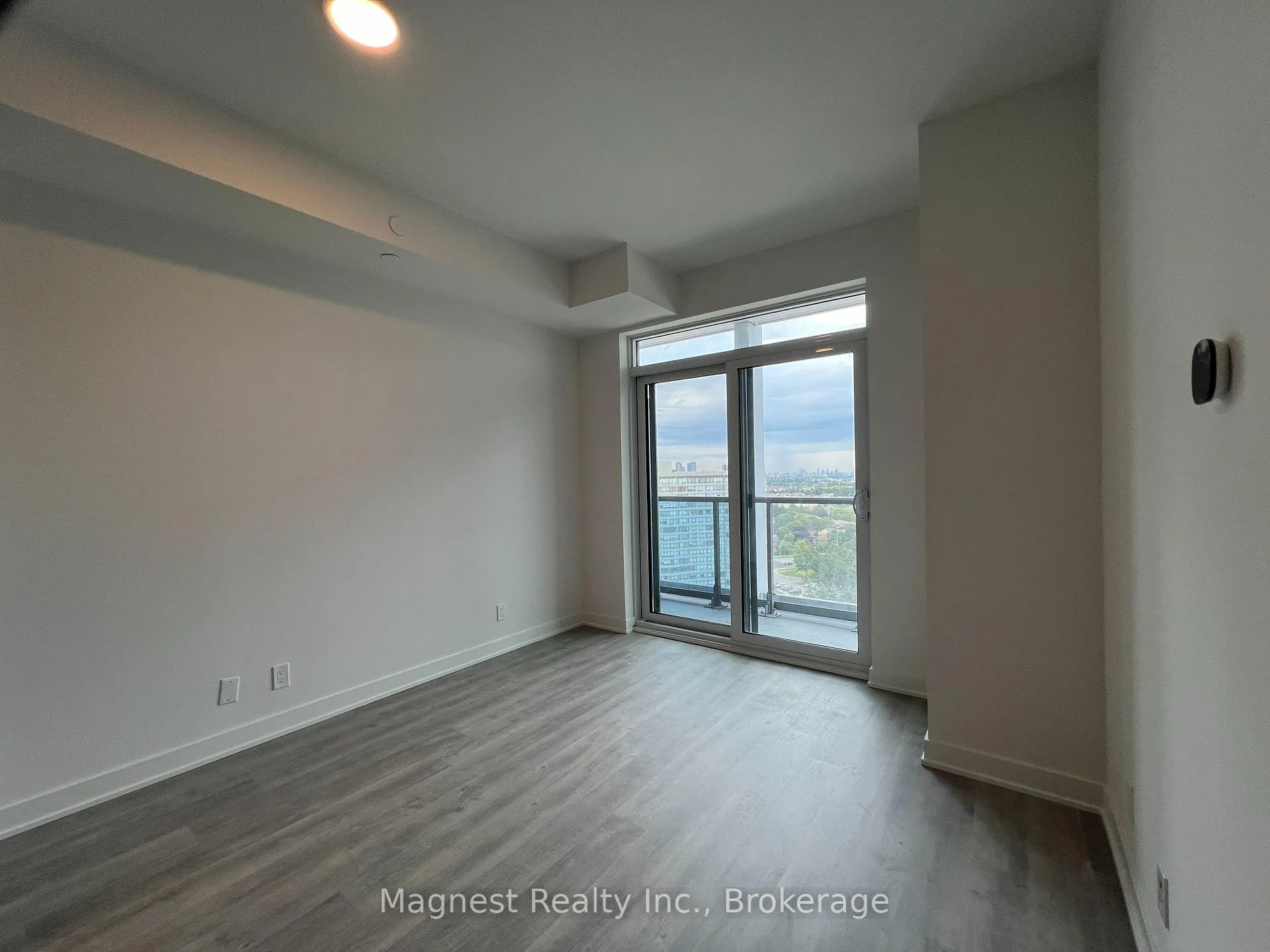 Photo 13 of Unit B1401, 50 Upper Mall Way, Vaughan, Brownridge — HOMEH