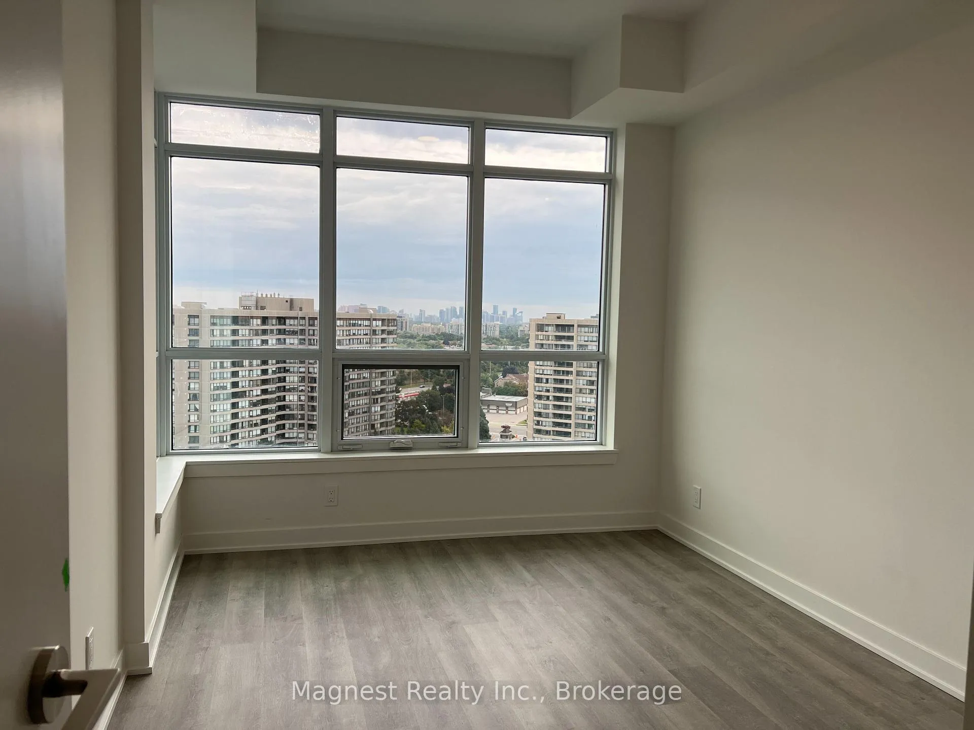 Photo 15 of Unit B1401, 50 Upper Mall Way, Vaughan, Brownridge — HOMEH