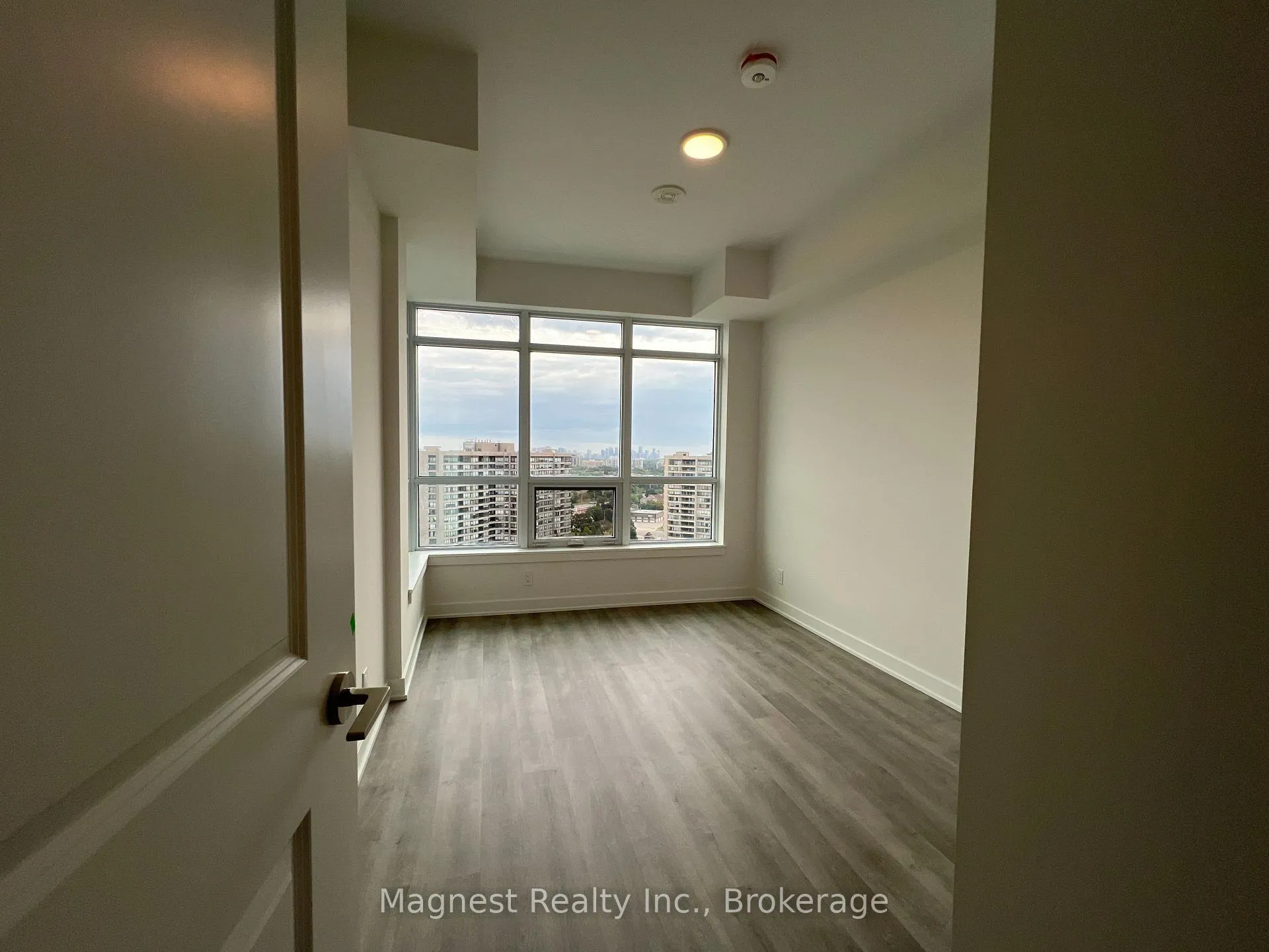 Photo 16 of Unit B1401, 50 Upper Mall Way, Vaughan, Brownridge — HOMEH