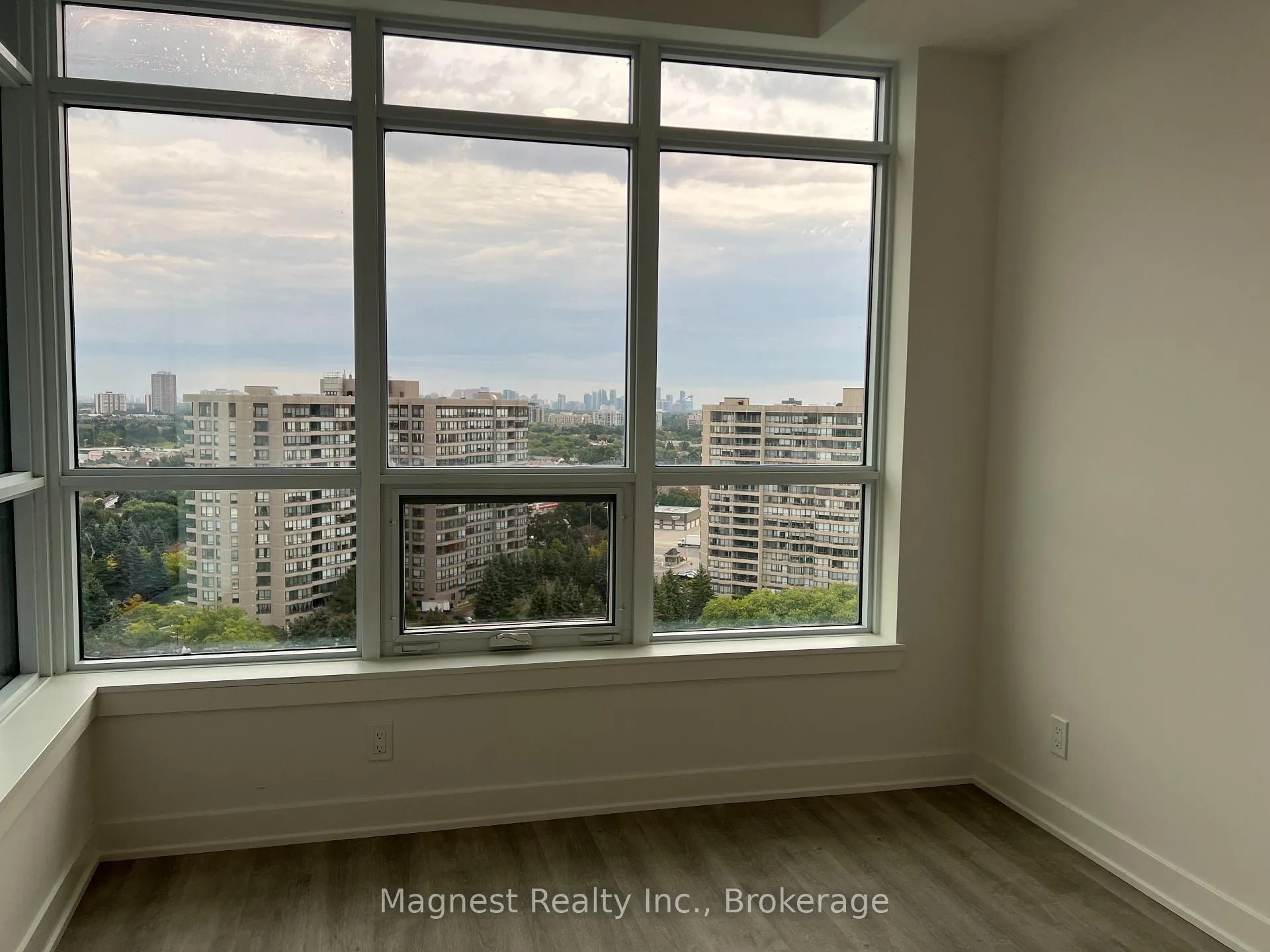 Photo 17 of Unit B1401, 50 Upper Mall Way, Vaughan, Brownridge — HOMEH