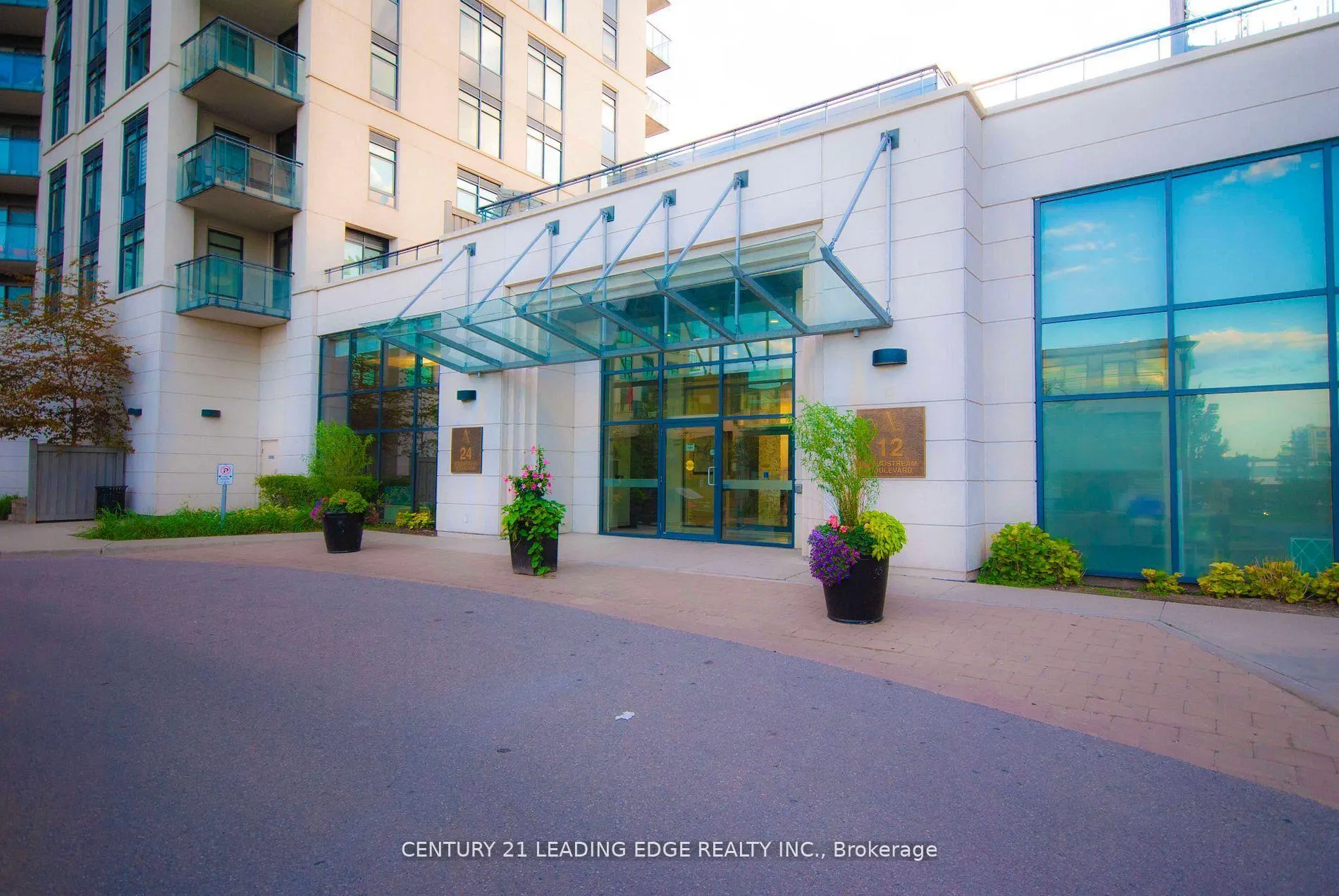 Photo 2 of Unit 108, 24 Woodstream Boulevard, Vaughan, Vaughan Grove — HOMEH