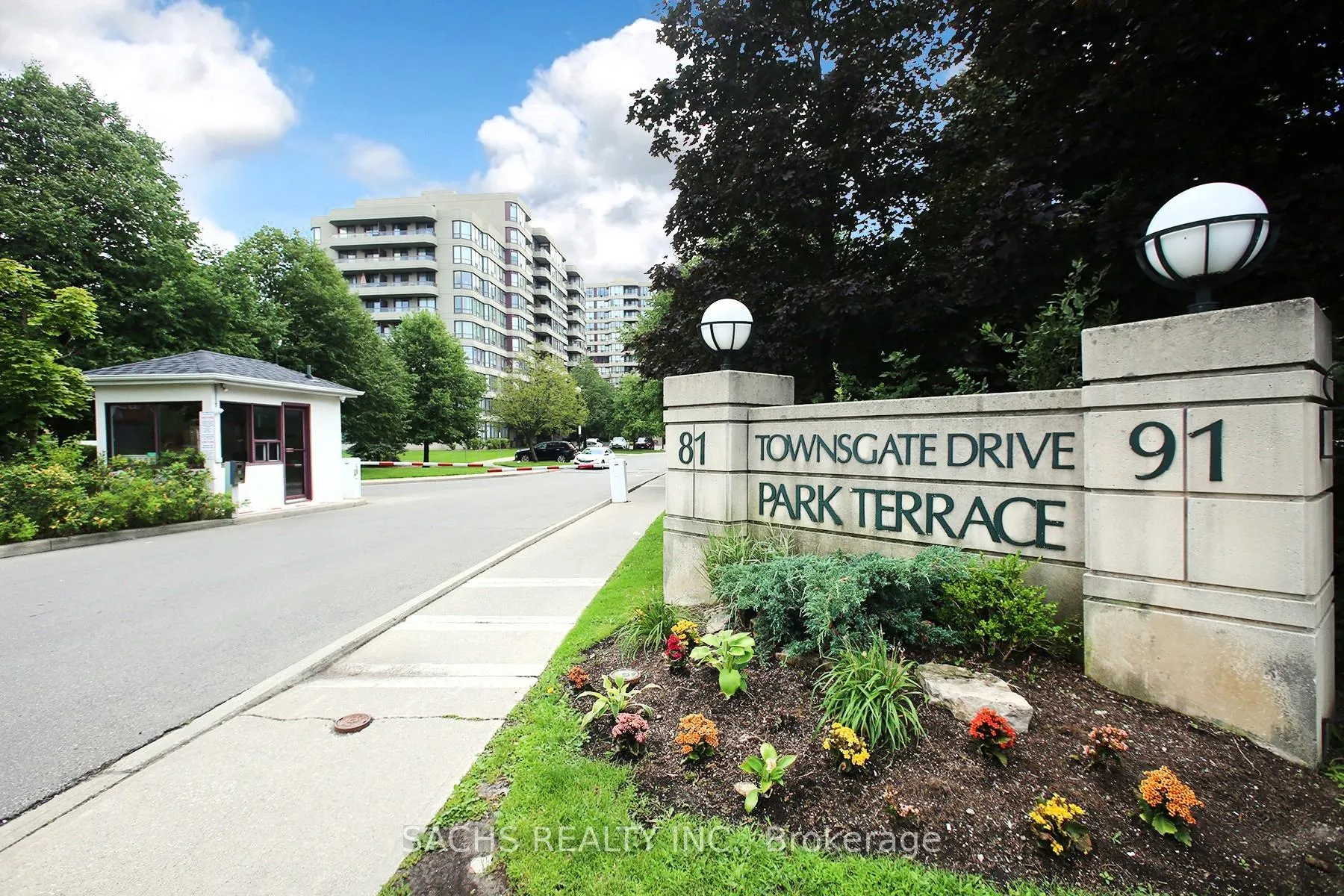 Photo 2 of Unit 303, 81 Townsgate Drive, Vaughan, Crestwood-Springfarm-Yorkhill — HOMEH