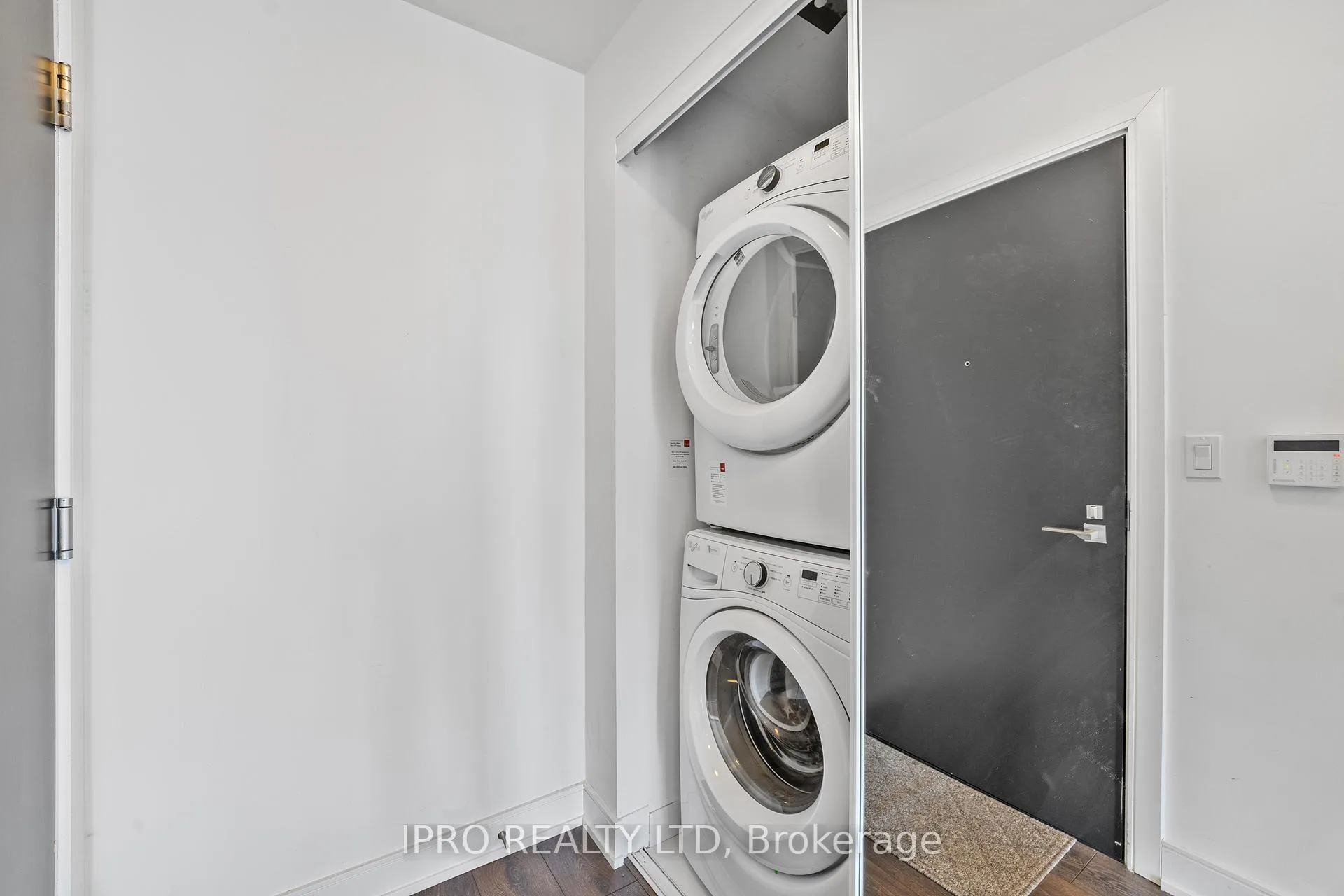 Photo 4 of Unit 2411, 89 McGill Street, Toronto, Church-Yonge Corridor — HOMEH