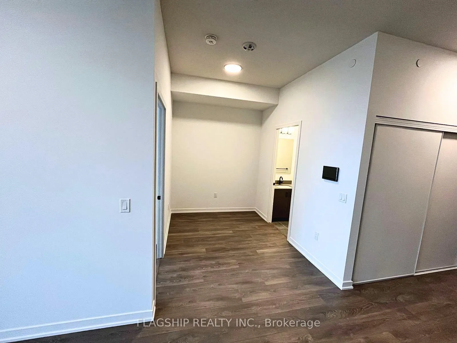 Photo 4 of Unit 329, 4878 Powers Common, Burlington, Alton — HOMEH