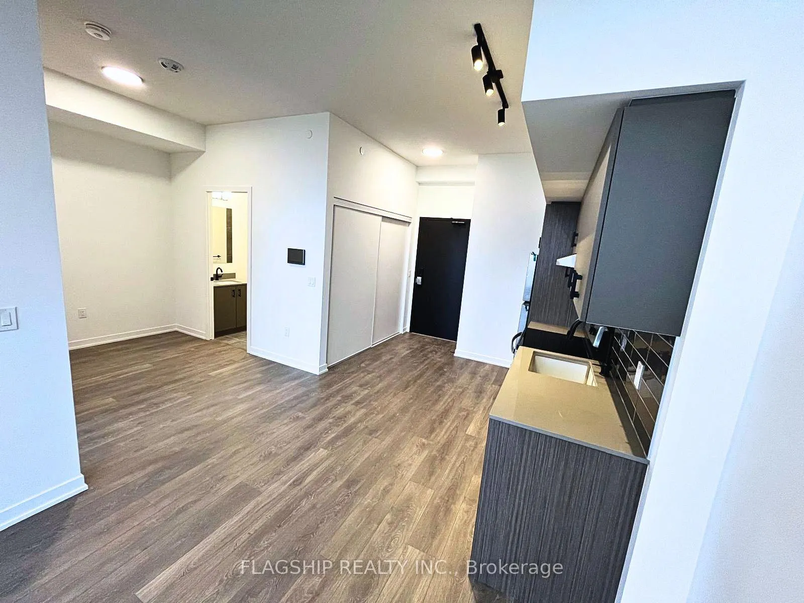 Photo 6 of Unit 329, 4878 Powers Common, Burlington, Alton — HOMEH