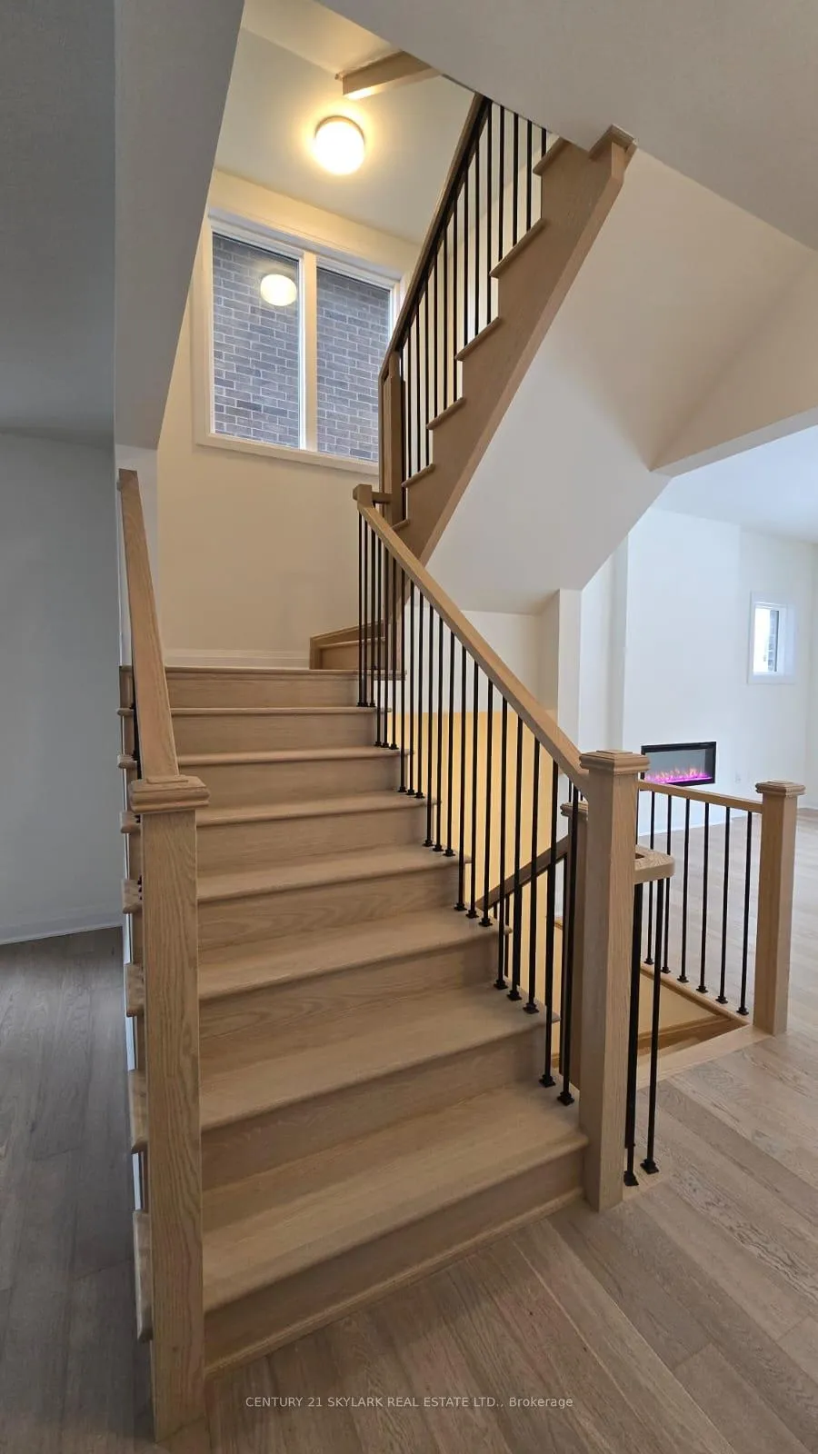 Photo 2 of 16 Kings Hill Drive, Brampton, Northwest Brampton — HOMEH