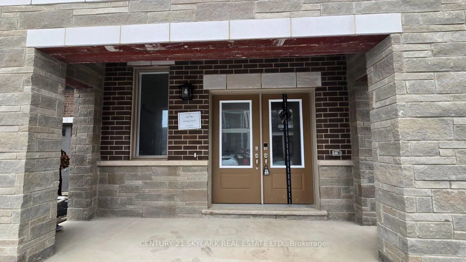 Photo 3 of 16 Kings Hill Drive, Brampton, Northwest Brampton — HOMEH