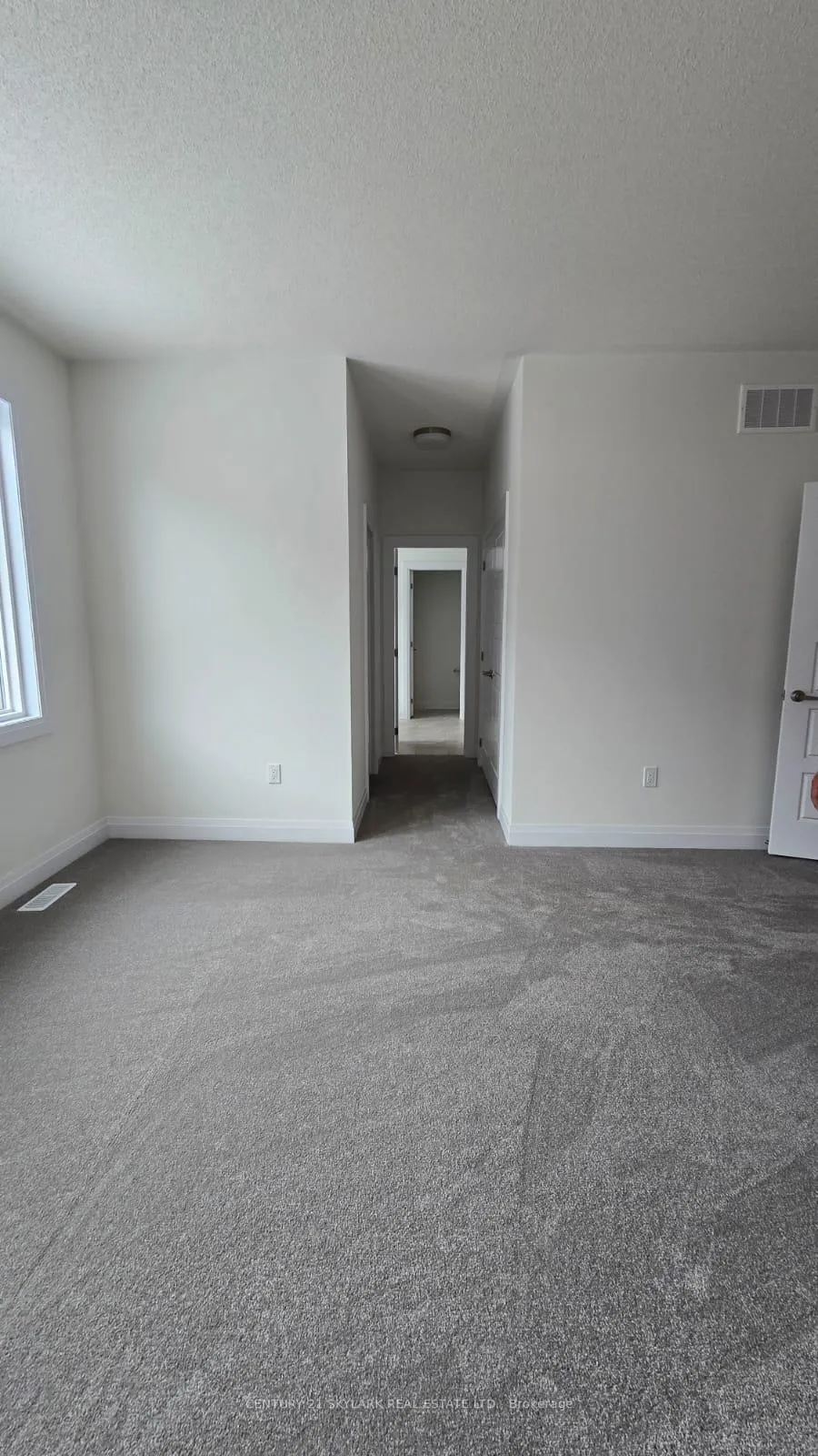Photo 5 of 16 Kings Hill Drive, Brampton, Northwest Brampton — HOMEH