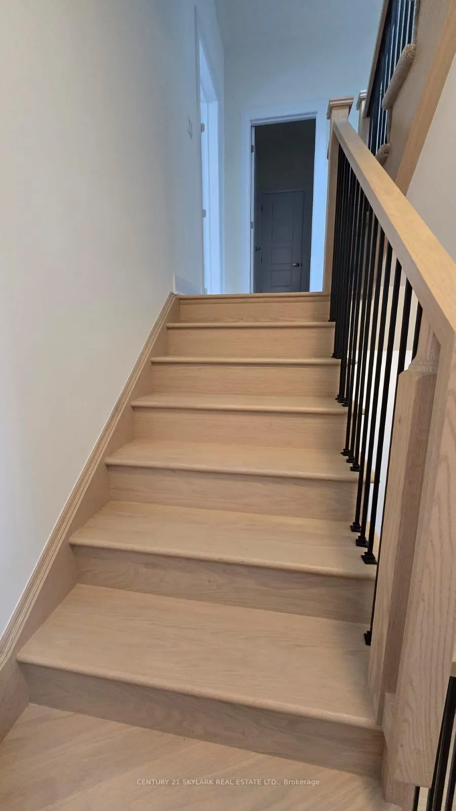 Photo 7 of 16 Kings Hill Drive, Brampton, Northwest Brampton — HOMEH