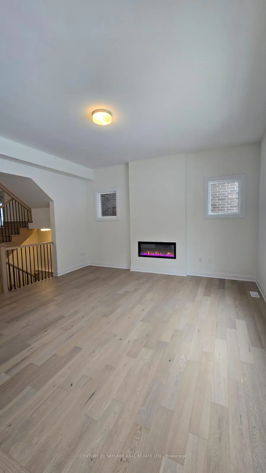 Photo 8 of 16 Kings Hill Drive, Brampton, Northwest Brampton — HOMEH