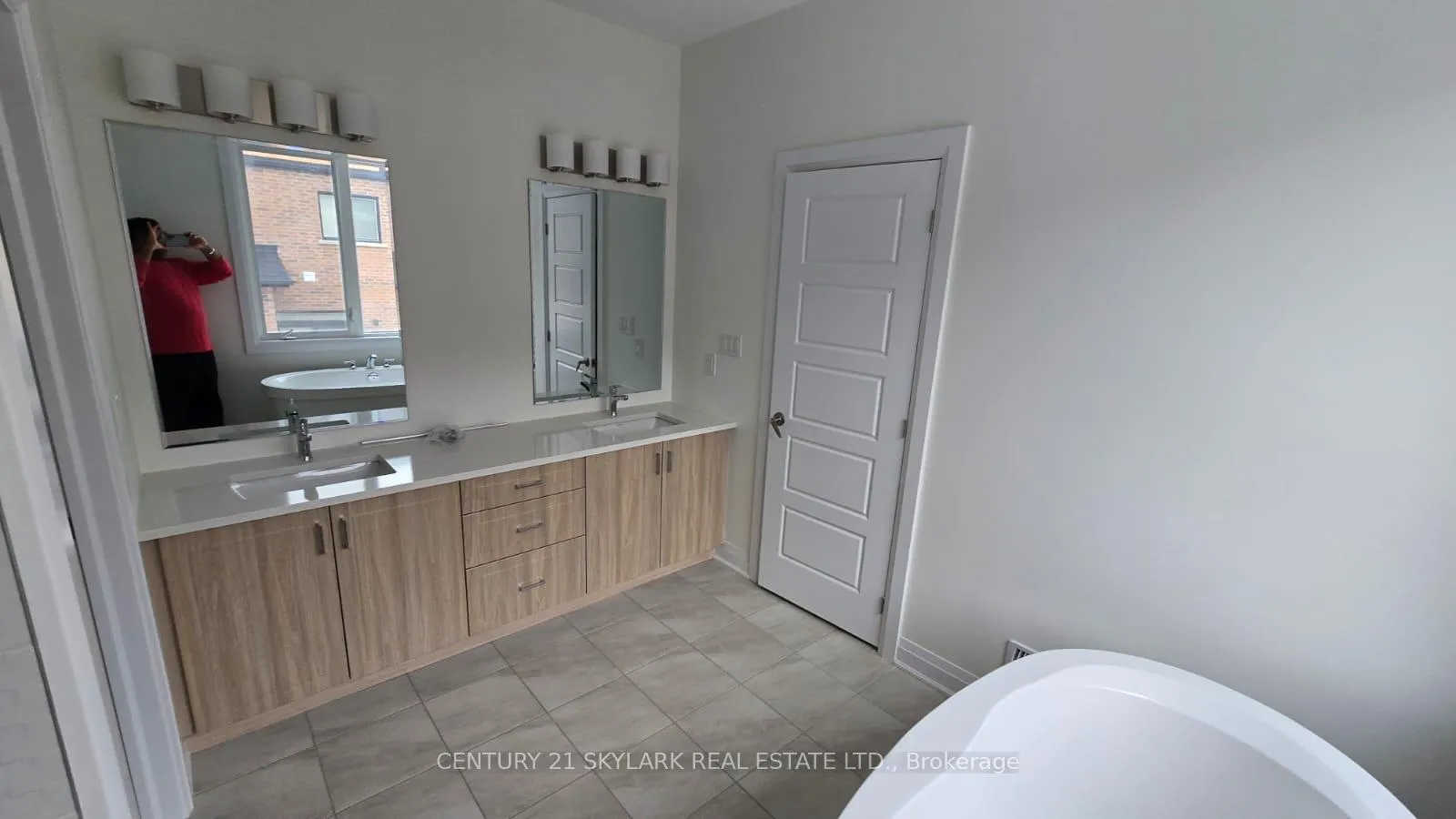 Photo 10 of 16 Kings Hill Drive, Brampton, Northwest Brampton — HOMEH