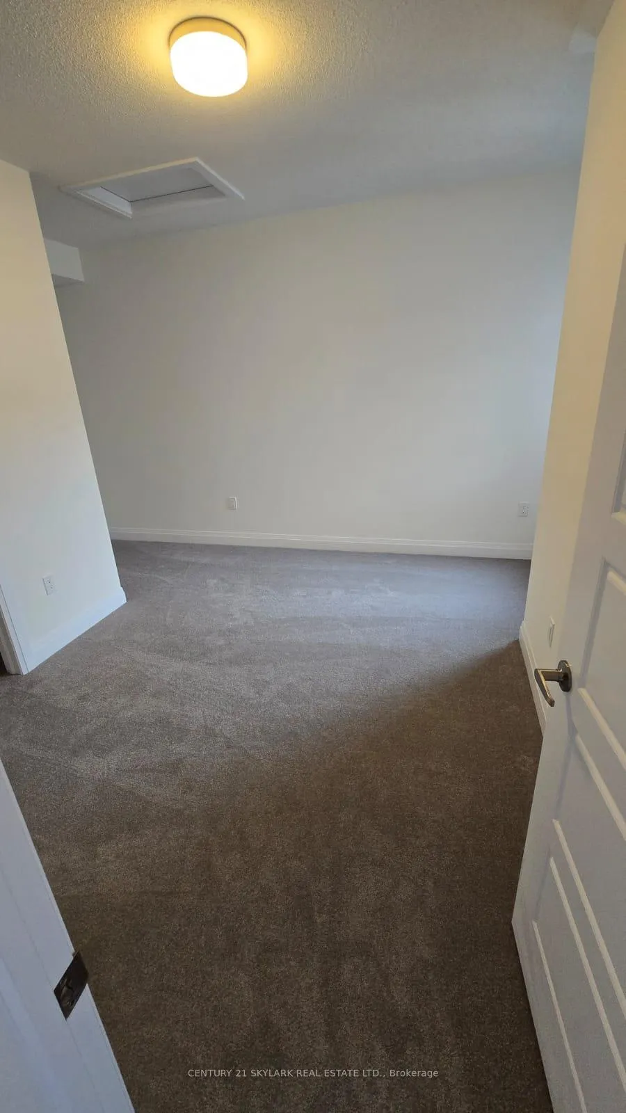 Photo 12 of 16 Kings Hill Drive, Brampton, Northwest Brampton — HOMEH