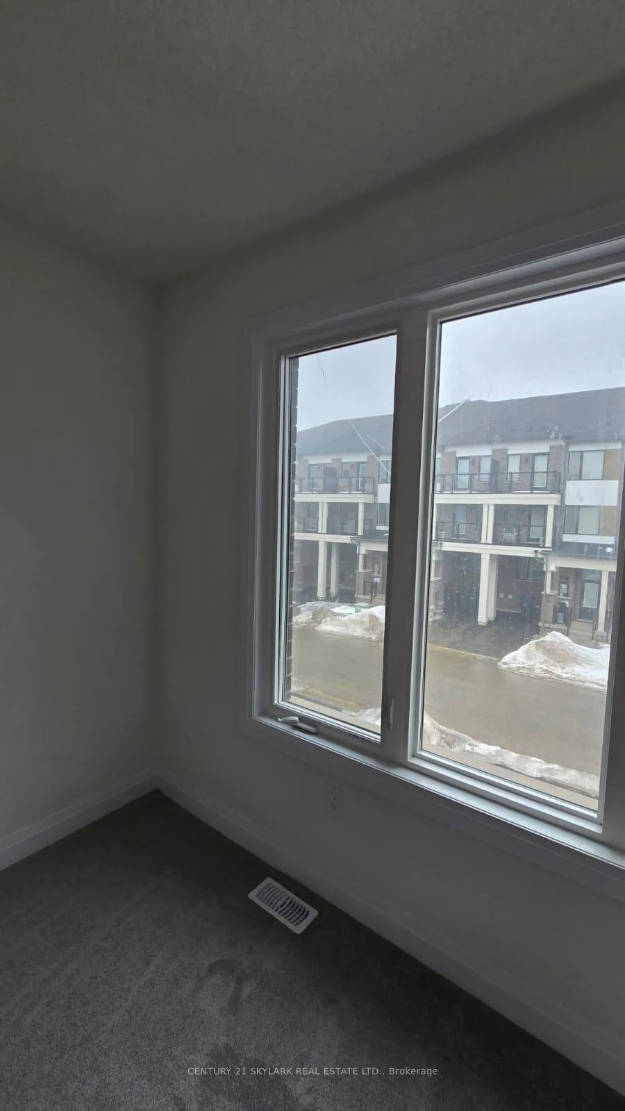 Photo 13 of 16 Kings Hill Drive, Brampton, Northwest Brampton — HOMEH