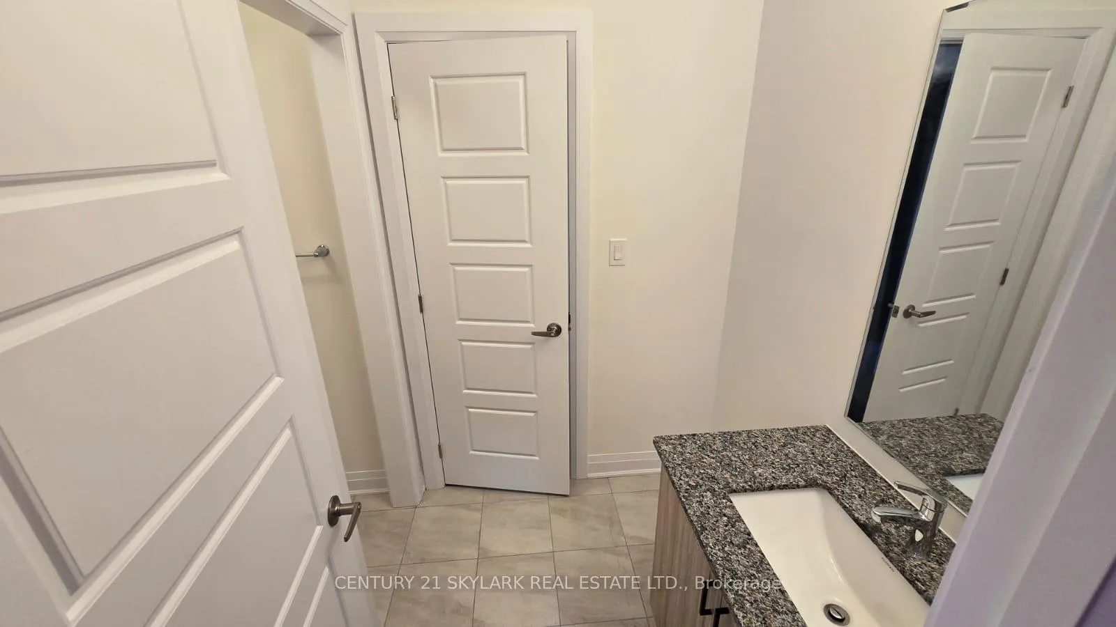 Photo 14 of 16 Kings Hill Drive, Brampton, Northwest Brampton — HOMEH
