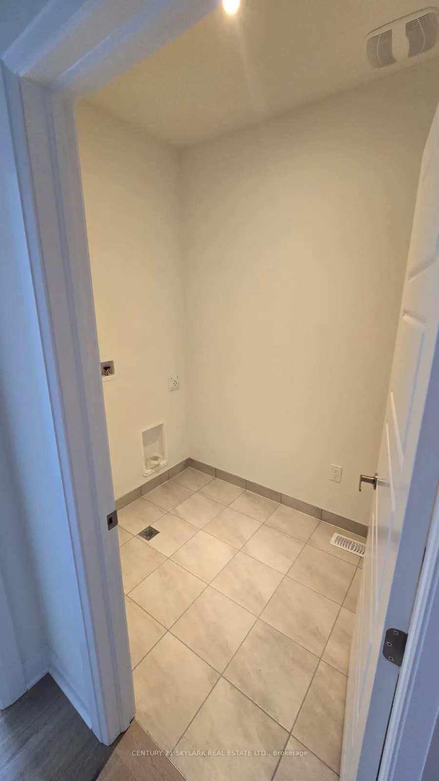 Photo 16 of 16 Kings Hill Drive, Brampton, Northwest Brampton — HOMEH