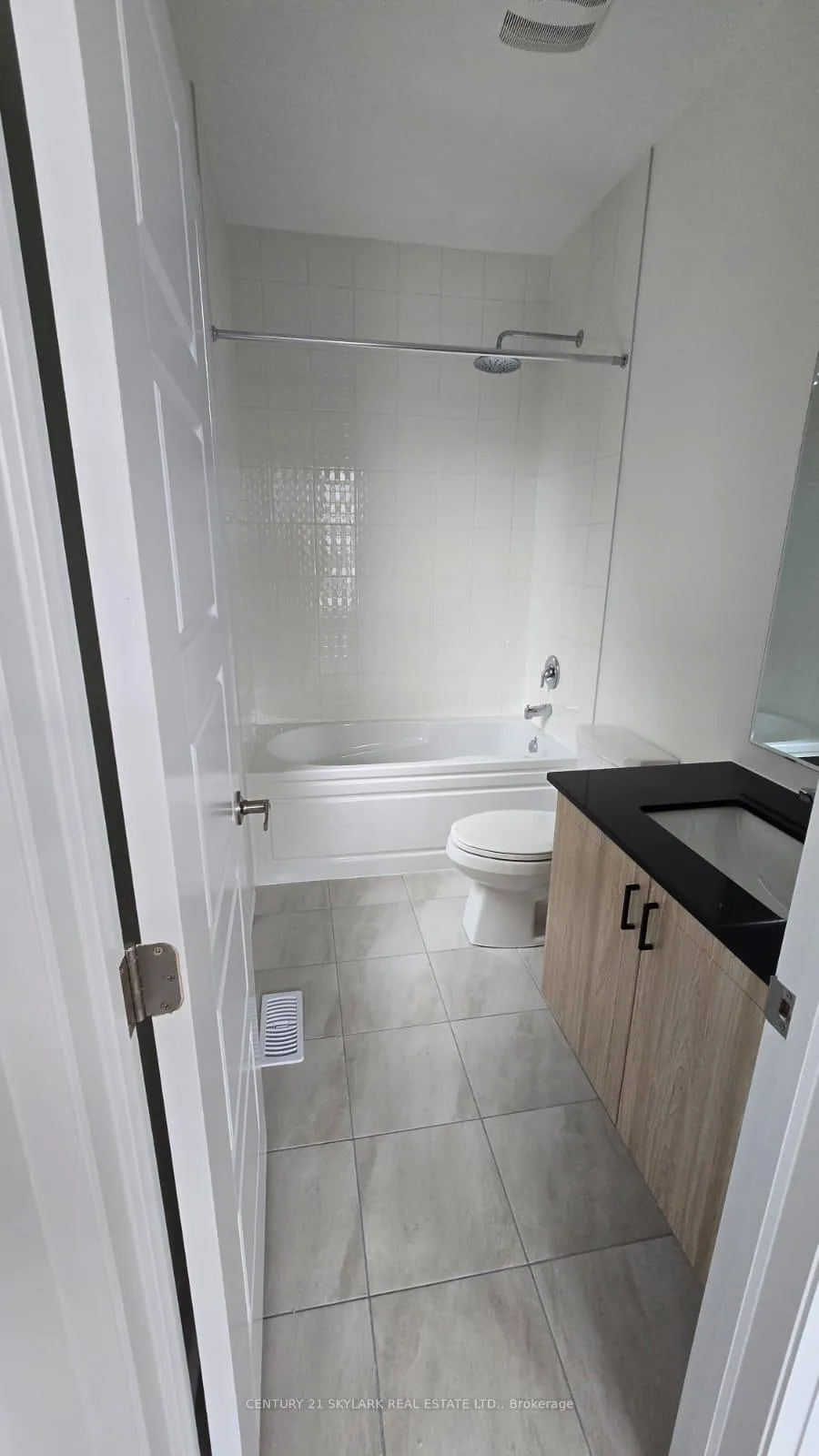 Photo 19 of 16 Kings Hill Drive, Brampton, Northwest Brampton — HOMEH