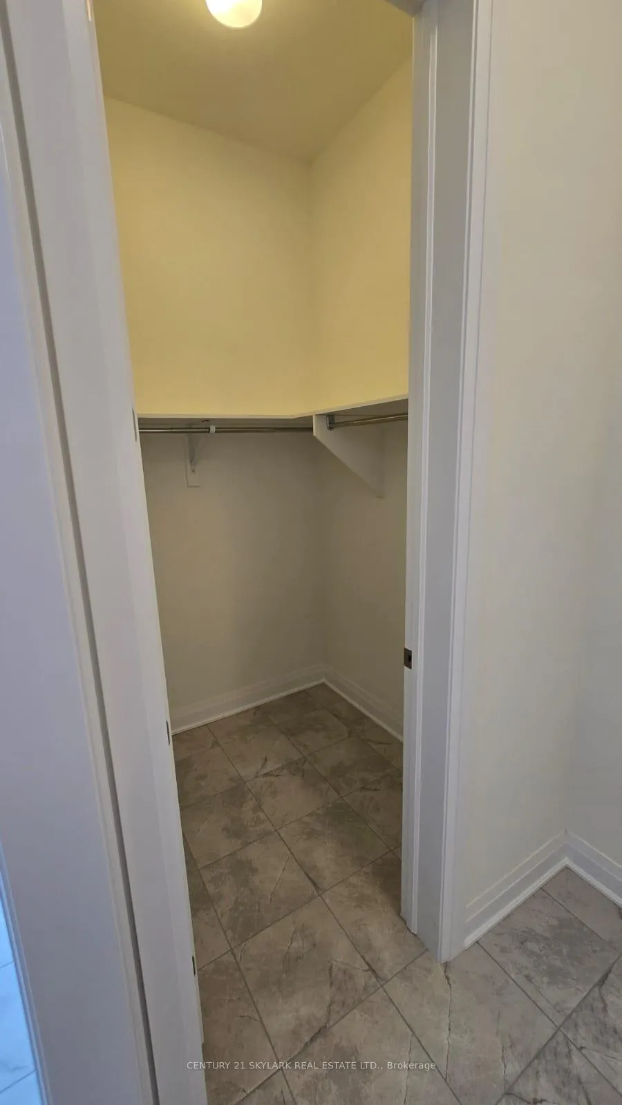 Photo 31 of 16 Kings Hill Drive, Brampton, Northwest Brampton — HOMEH
