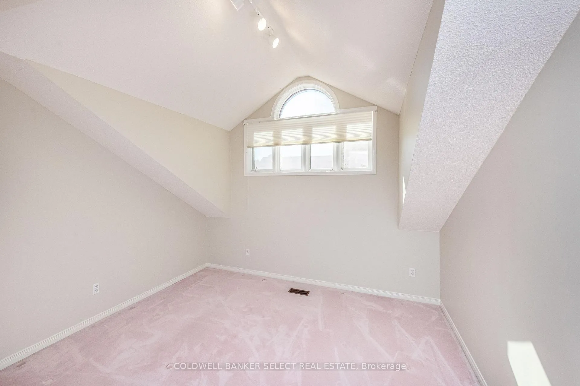 Photo 18 of 160 Green Briar Road, New Tecumseth, Alliston — HOMEH