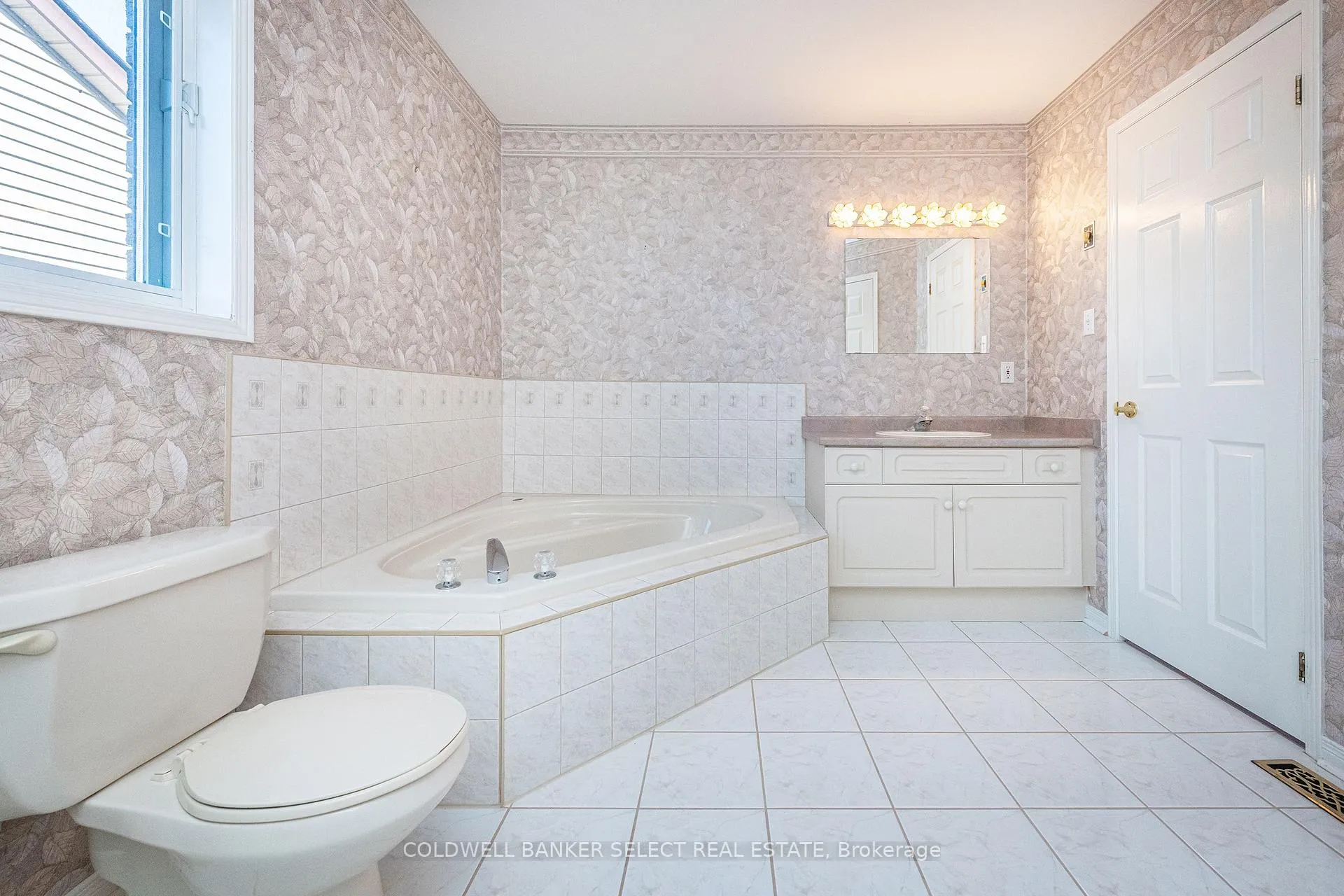 Photo 22 of 160 Green Briar Road, New Tecumseth, Alliston — HOMEH